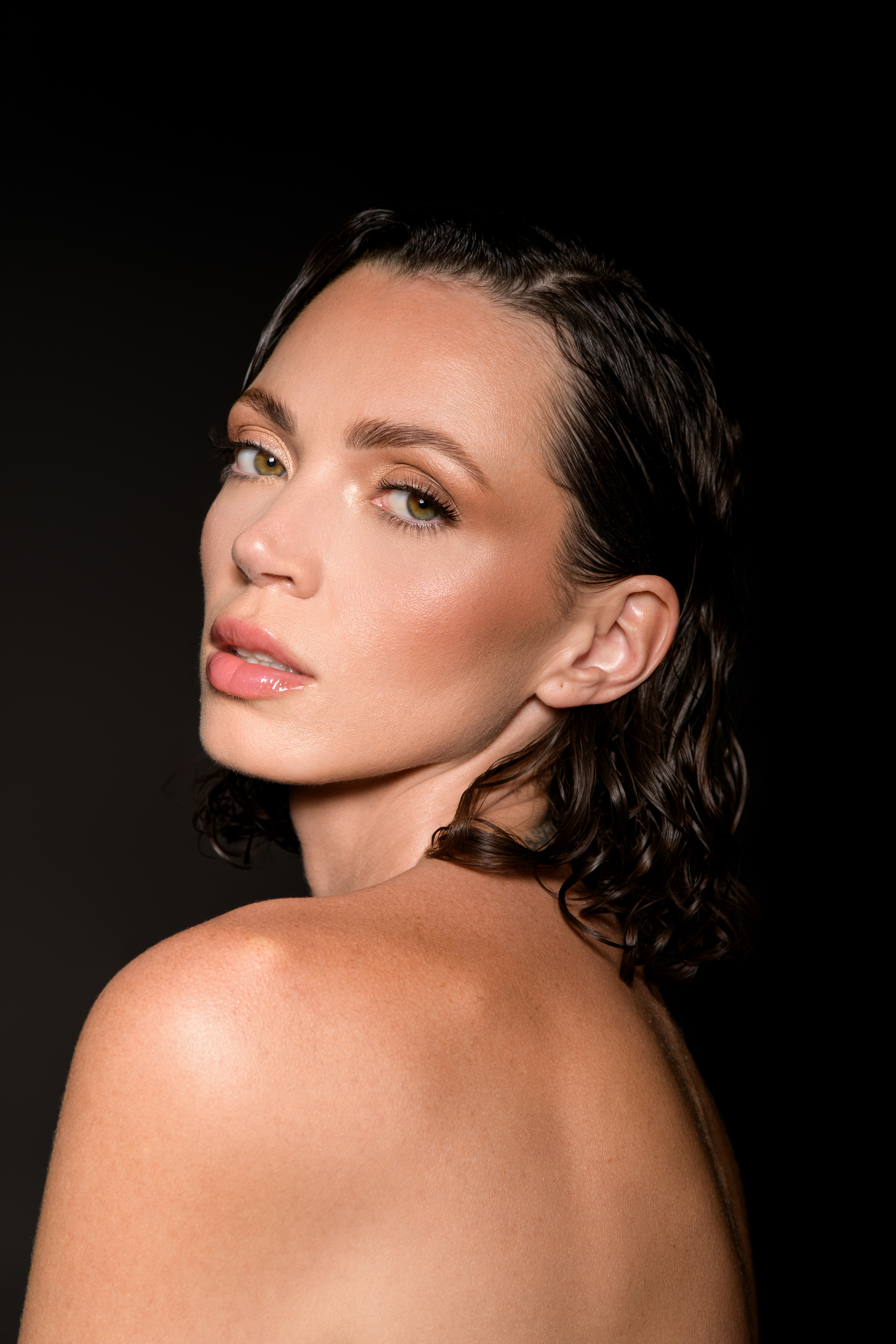 Campaign for GLOSS, Art Director & Photographer: Elisabeth Aronis, Models: Olga Foteino 