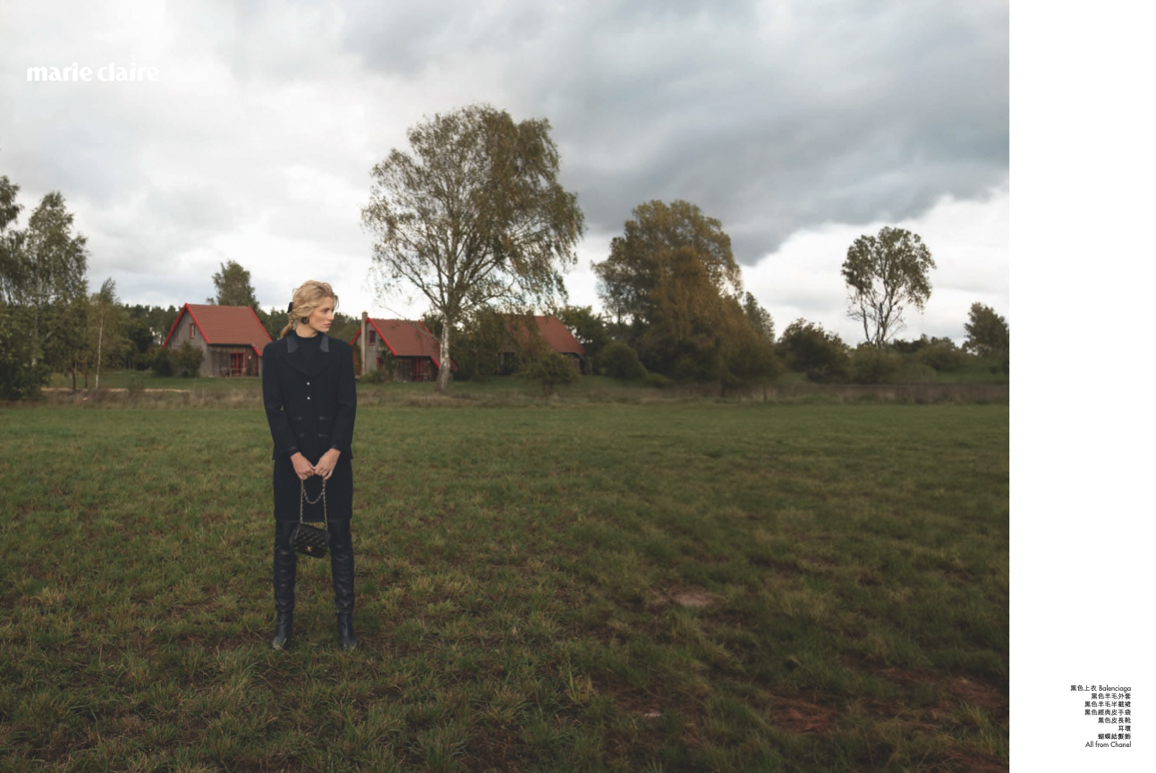 For Marie Claire HK @marieclaire_hk  . . Team Art Director&Photographer: @elisabeth_aronis @by_aronis Videographer: @manosaronis @aronisfilms Model: @merlemilah @amanagementde Styling: @manuelmiltner_stylist Make-up: @leony.j_makeupartist Assistant: @mikailsavastano