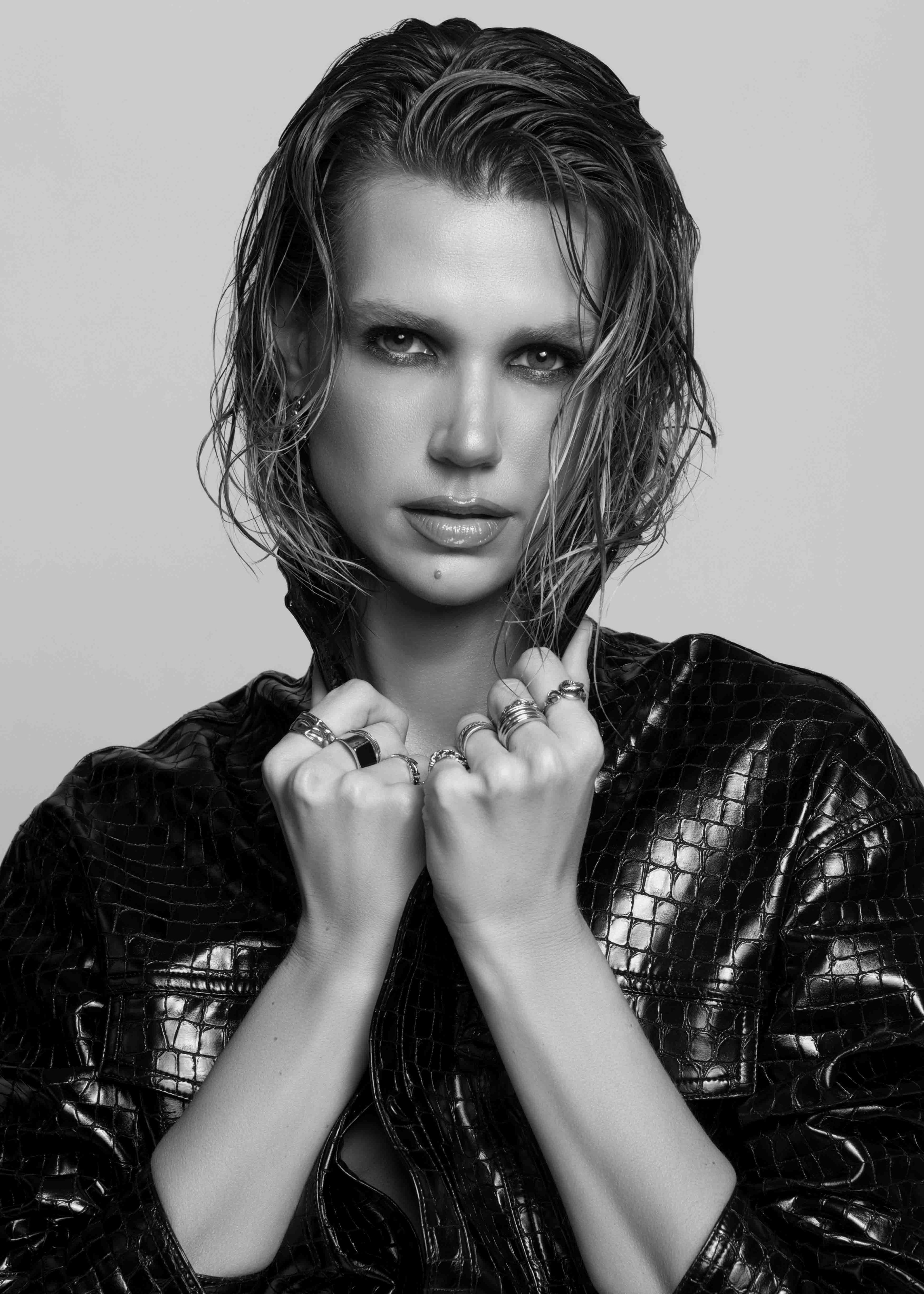 Studio Shoot, Photographer: Elisabeth Aronis, Model: @dafnikal Make-up: @vaggeliskolokotrwnis Skin retouch: @alenca_shepel