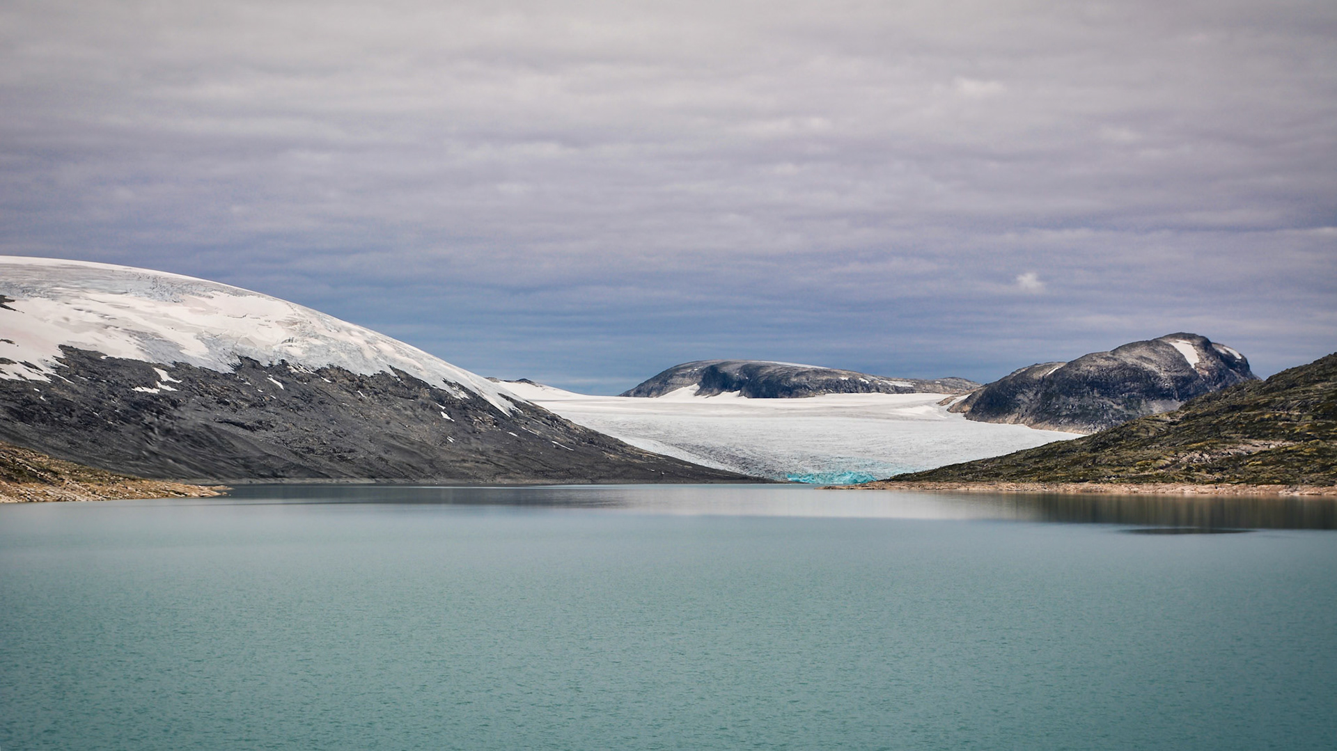Le glacier d'Austdalsbreen et le lac de Styggevatnet, Norvège