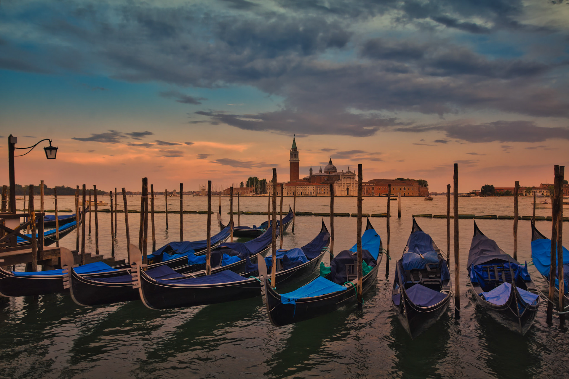 Gondole en face de l'Île de San Giogio Maggiore, Venise, Italie