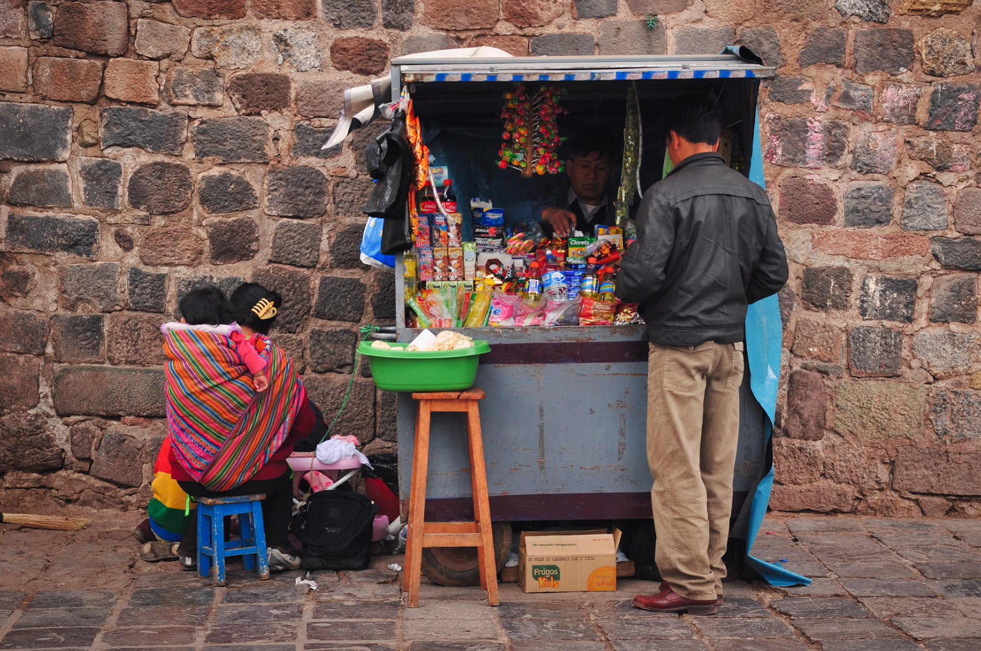 Vendeur de rue, Cuzco, Pérou