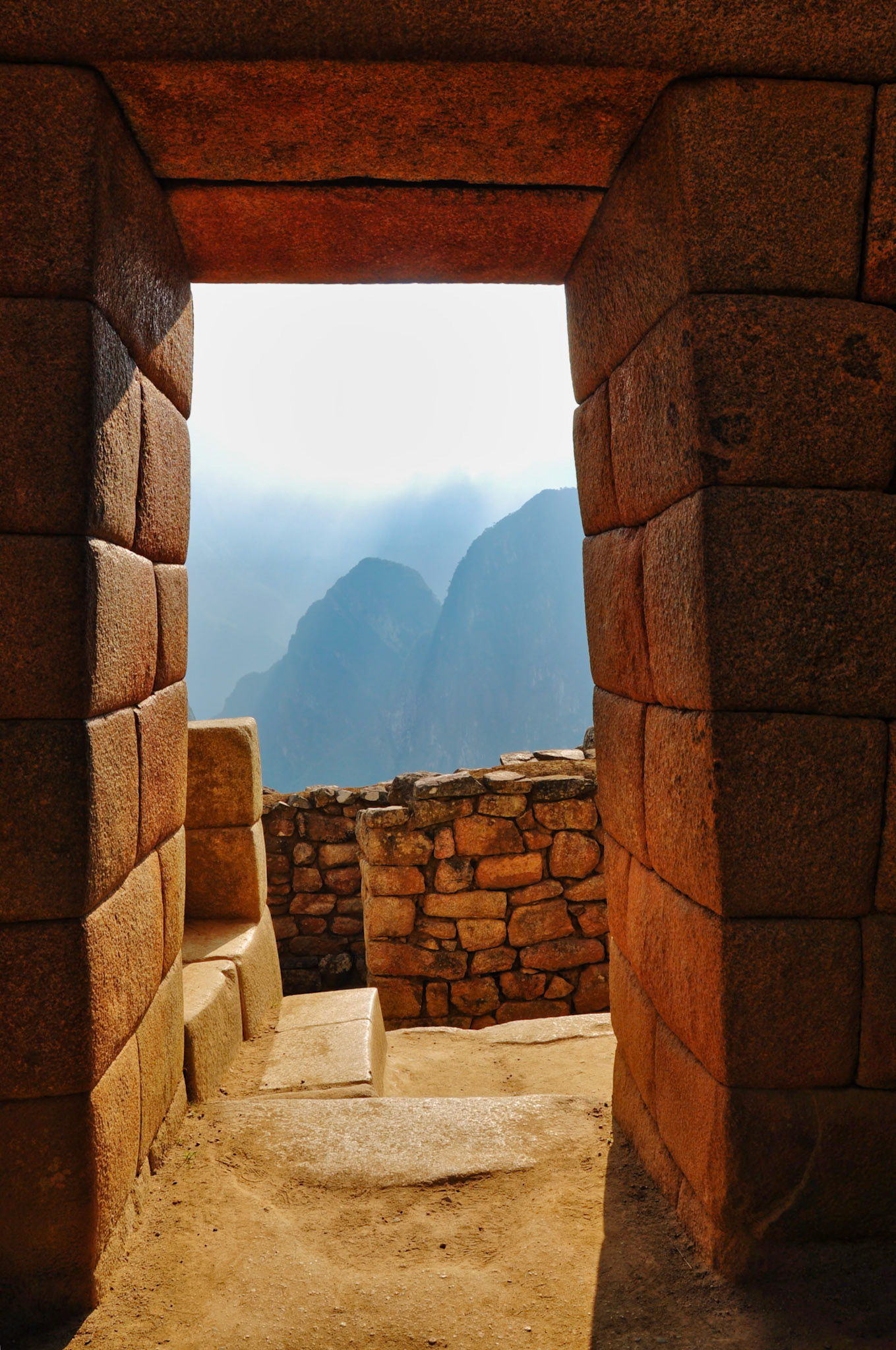 Porte en pierre dans la cité inca de Machu Picchu, Pérou