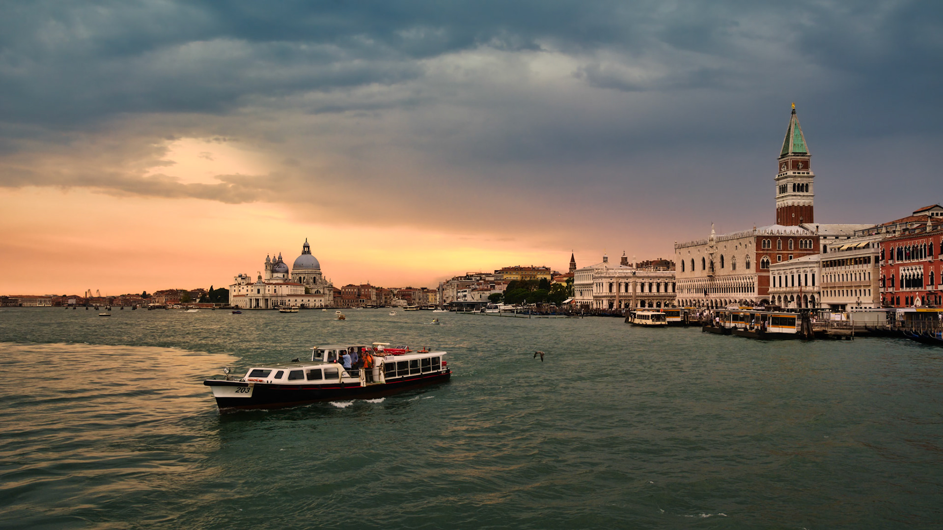 Coucher de soleil sur la lagune de Venise, Italie