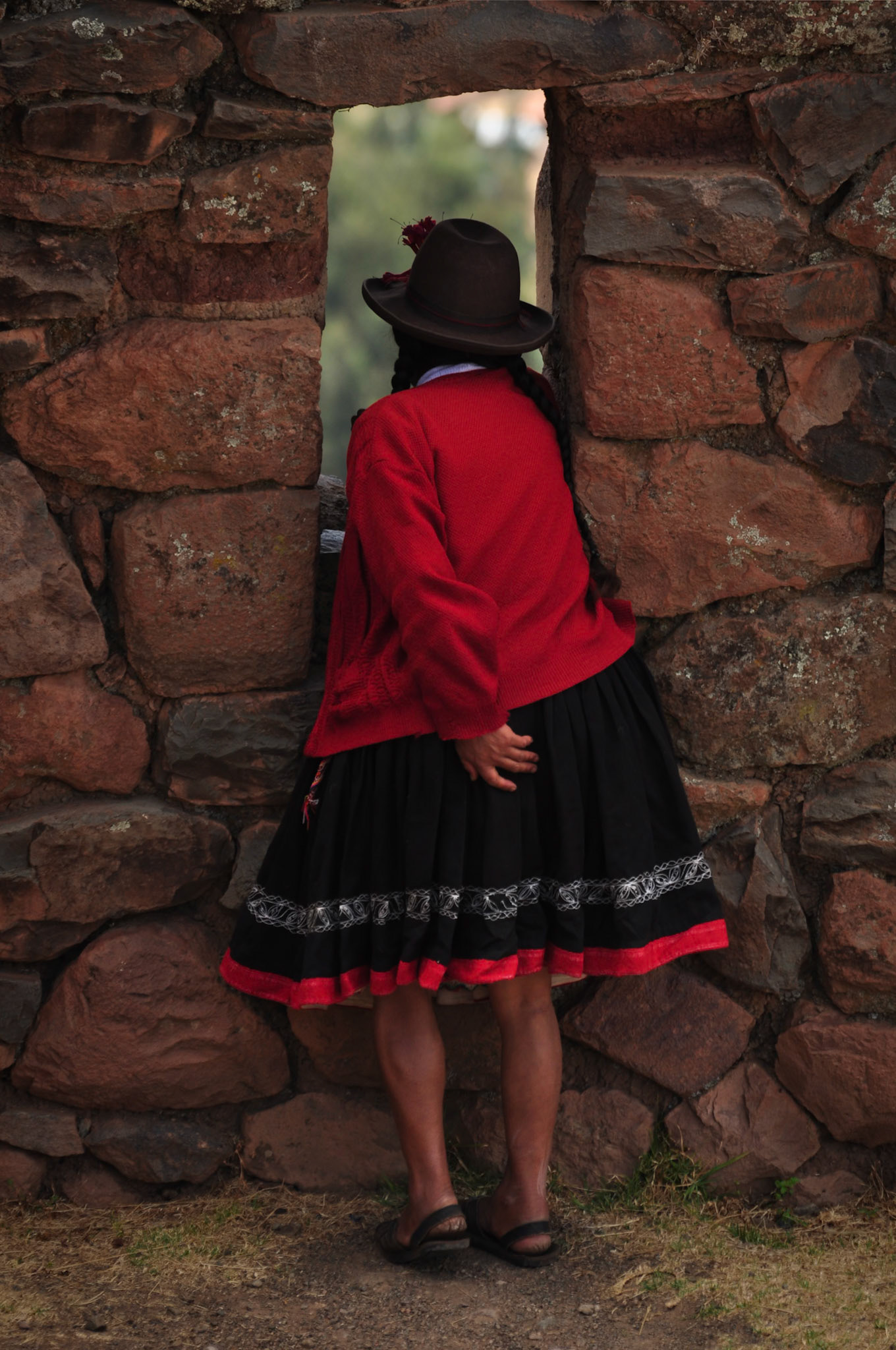 Femme en costume traditionnel péruvien