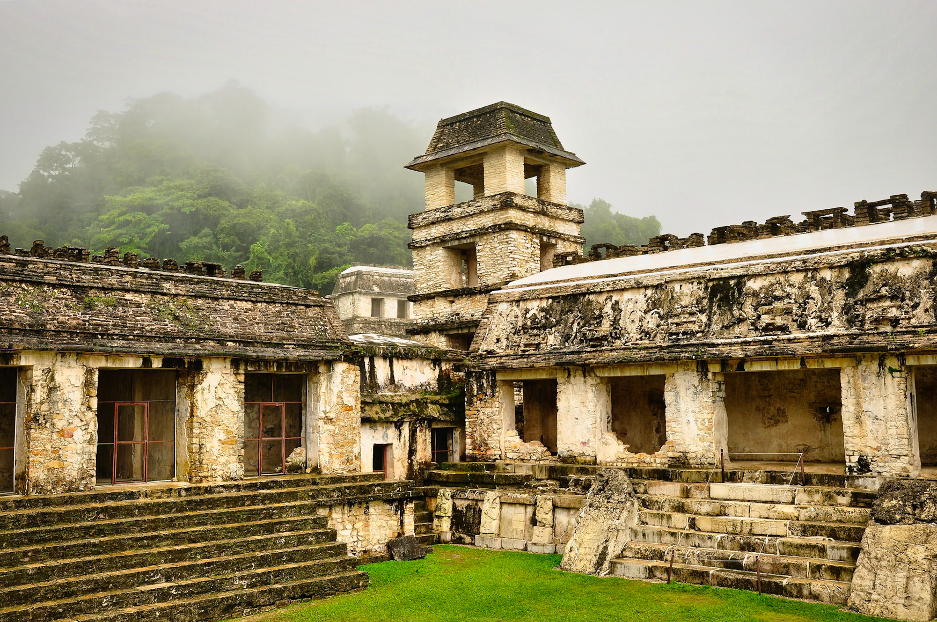 Le Palais du site archéologique maya de Palenque au Chiapas, Mexique