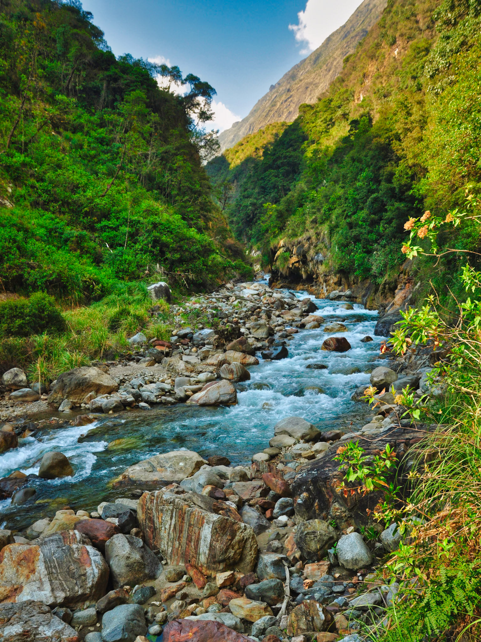 Rivière Urubamba le long du chemin de trek du Salcantay, Pérou