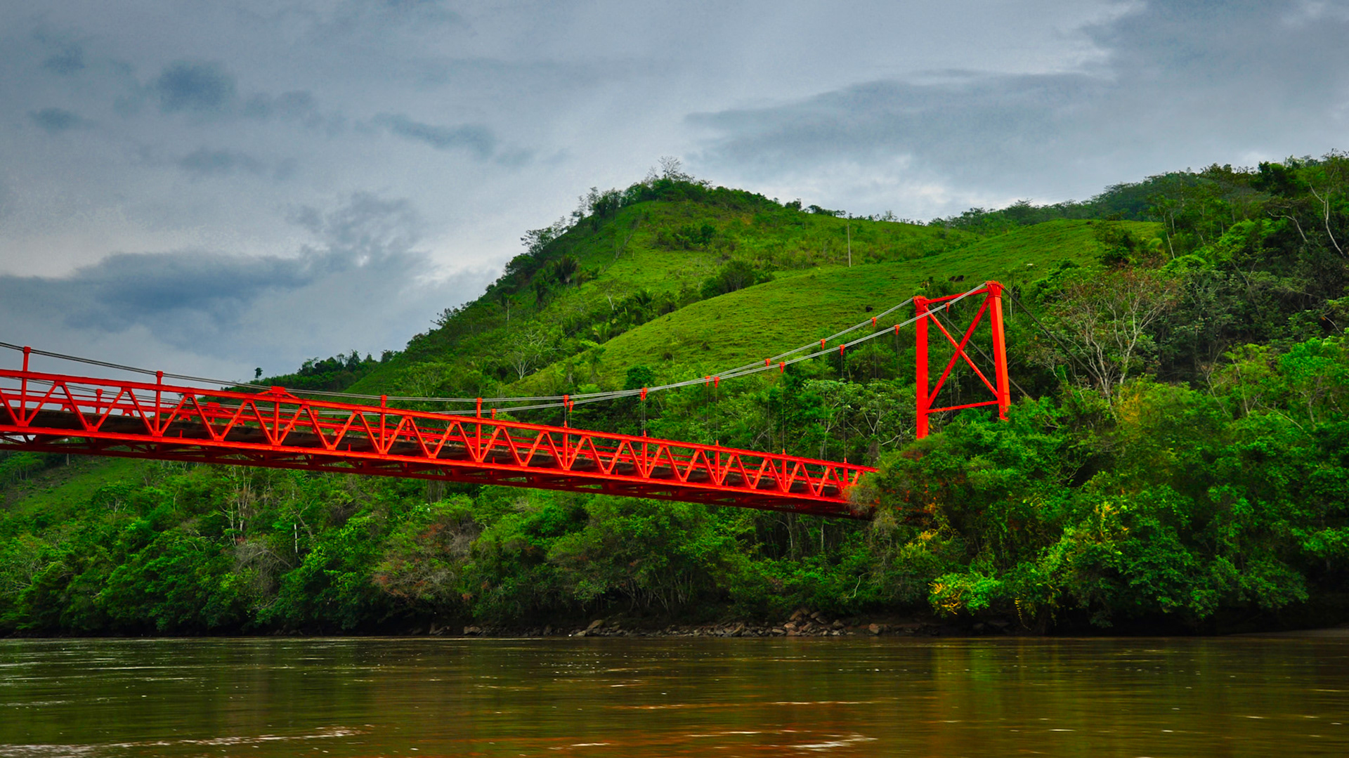 Pont traversant l'Huayabamba, San Martín, Pérou