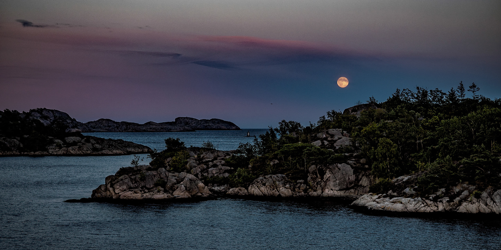 Moonrise from Borøya