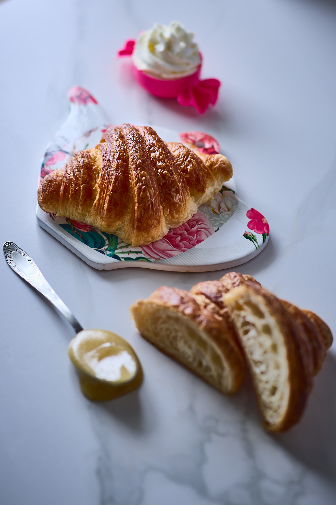Croissant with mascarpone and honey