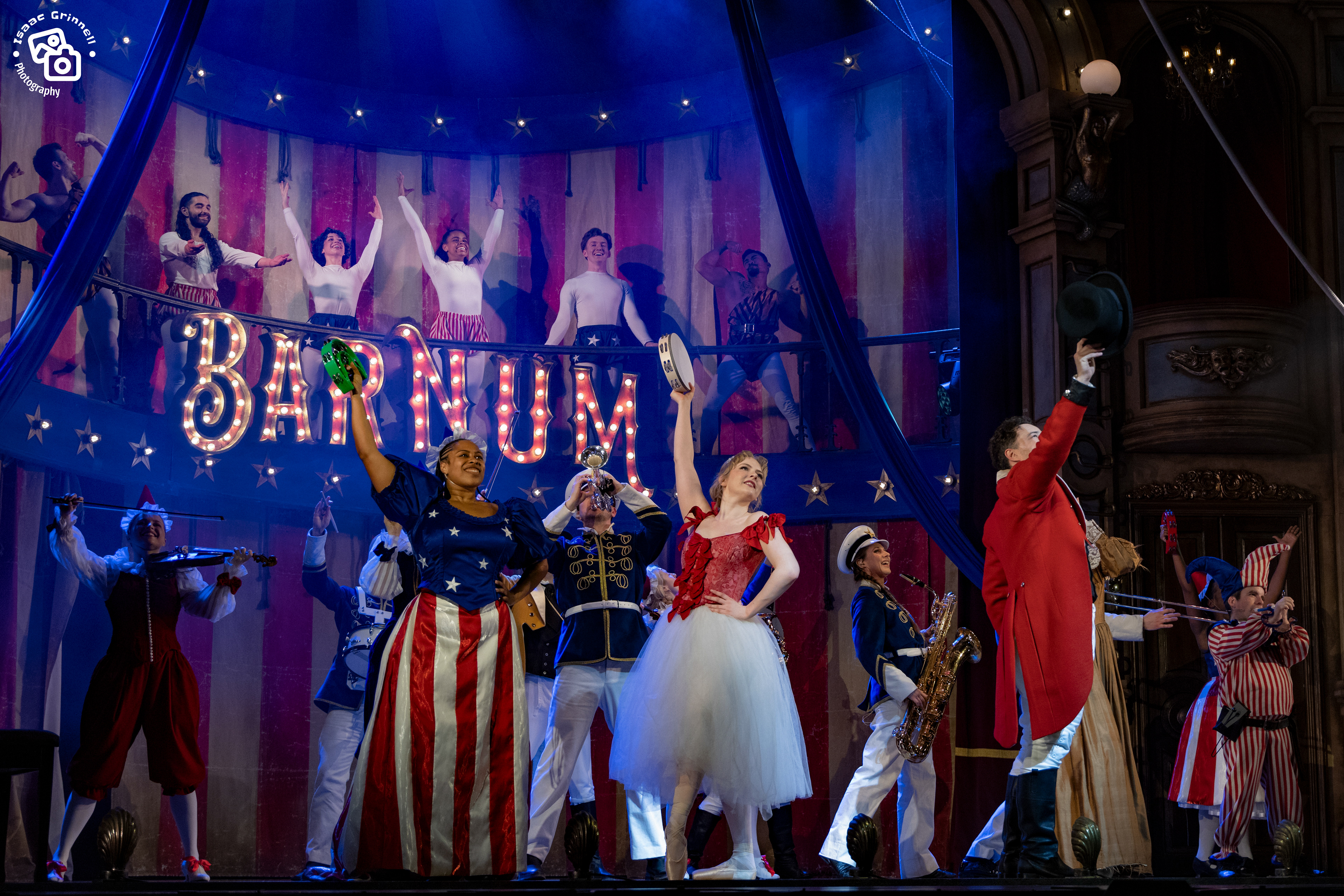 The cast of the UK Tour of Barnum