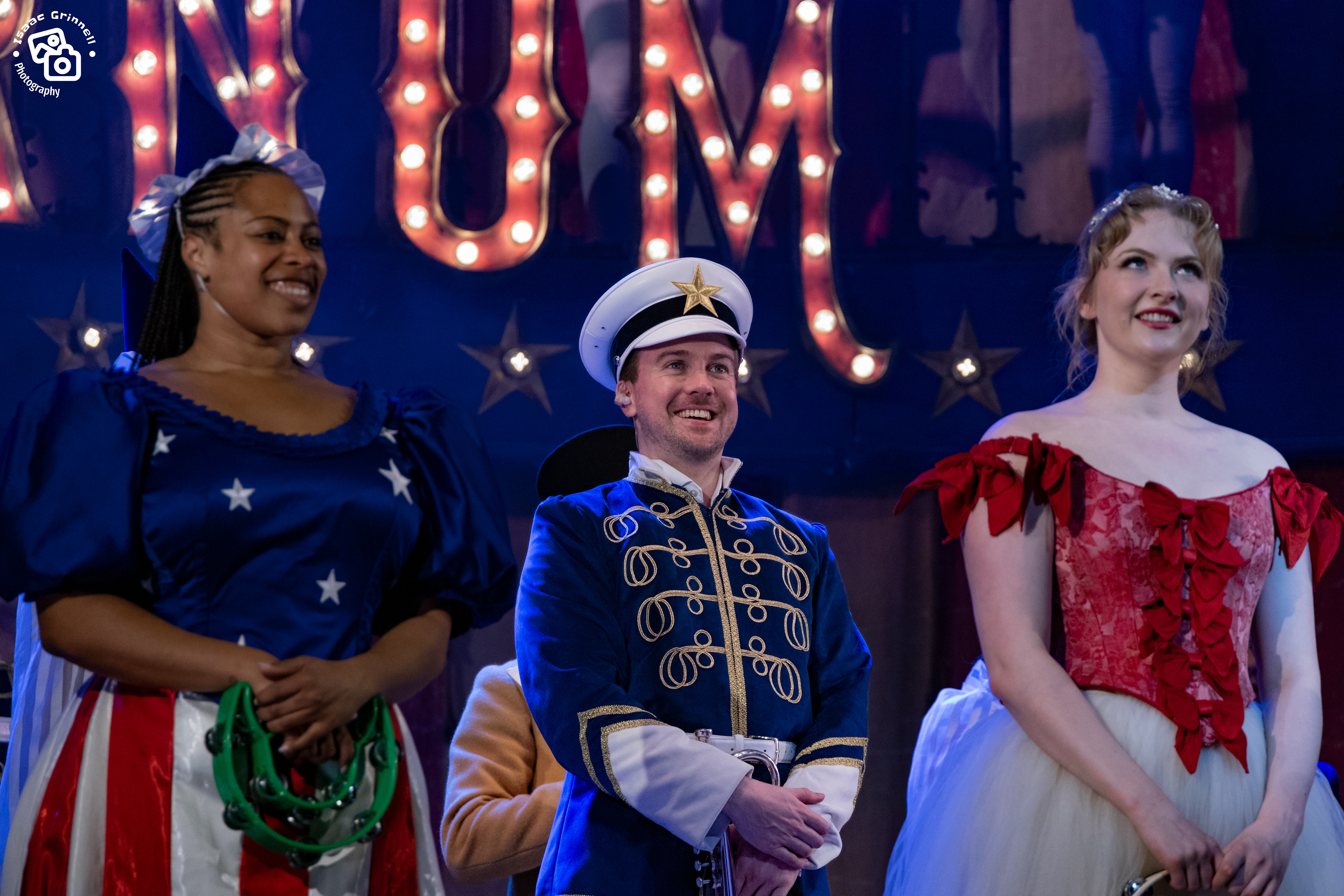 The cast of Barnum