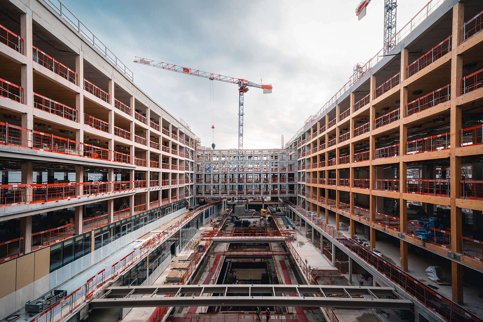 Vue panoramique de la structure métallique et béton du projet immobilier Austerlitz A7A8 à Paris, photographie de suivi de chantier pour Kaufman & Broad.