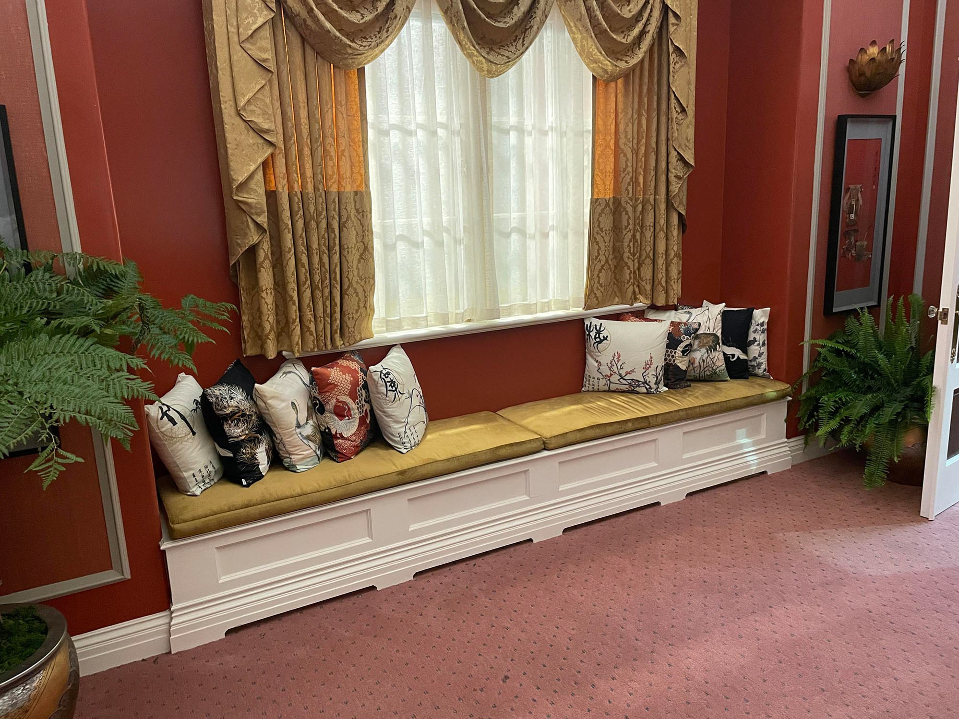 BEDROOM WINDOW SEAT