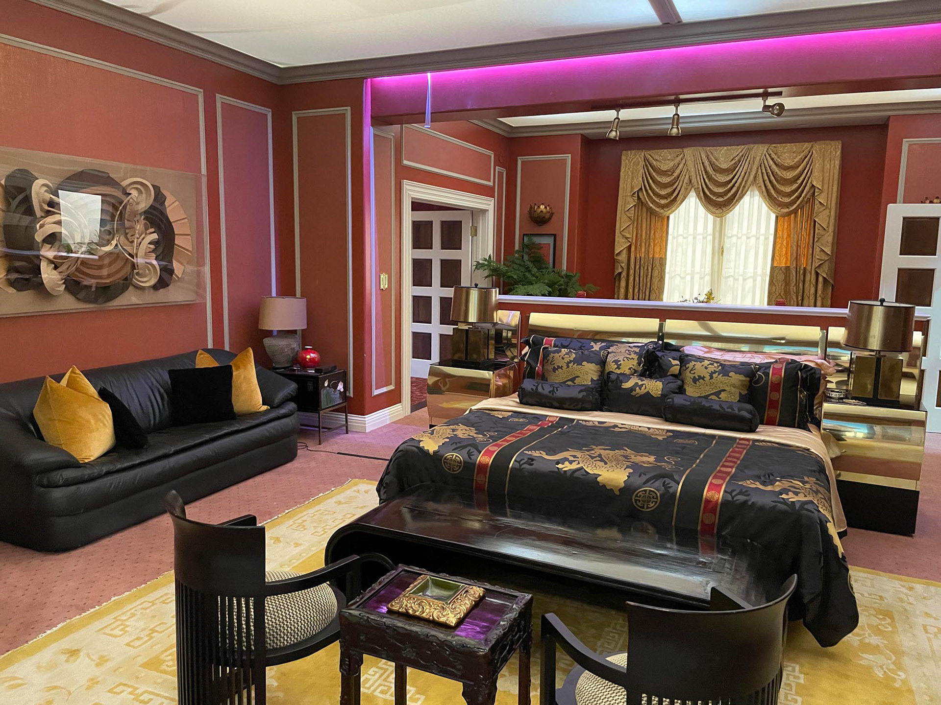INT. GRISELDA'S BEDROOM