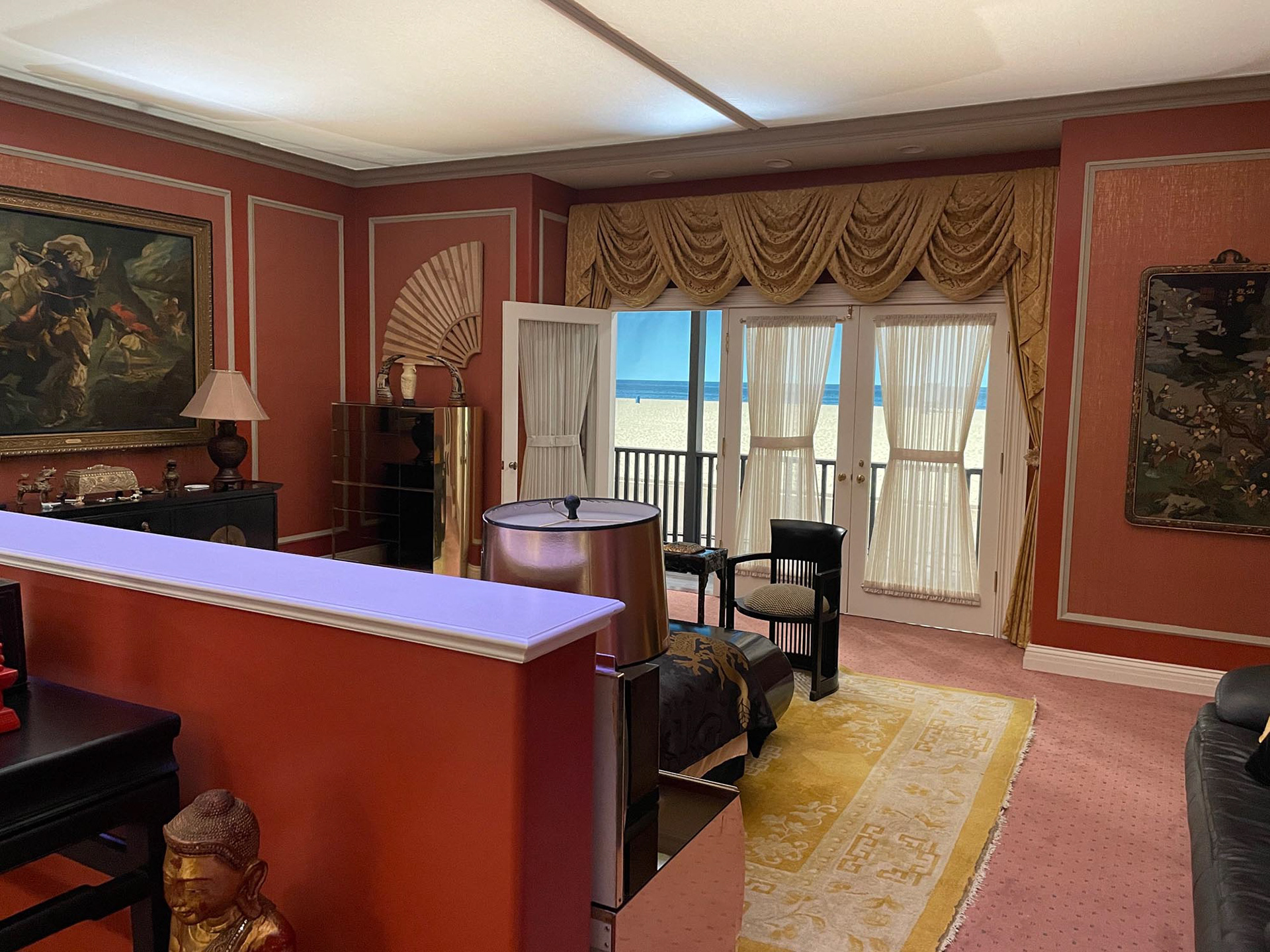 INT. GRISELDA'S BEDROOM