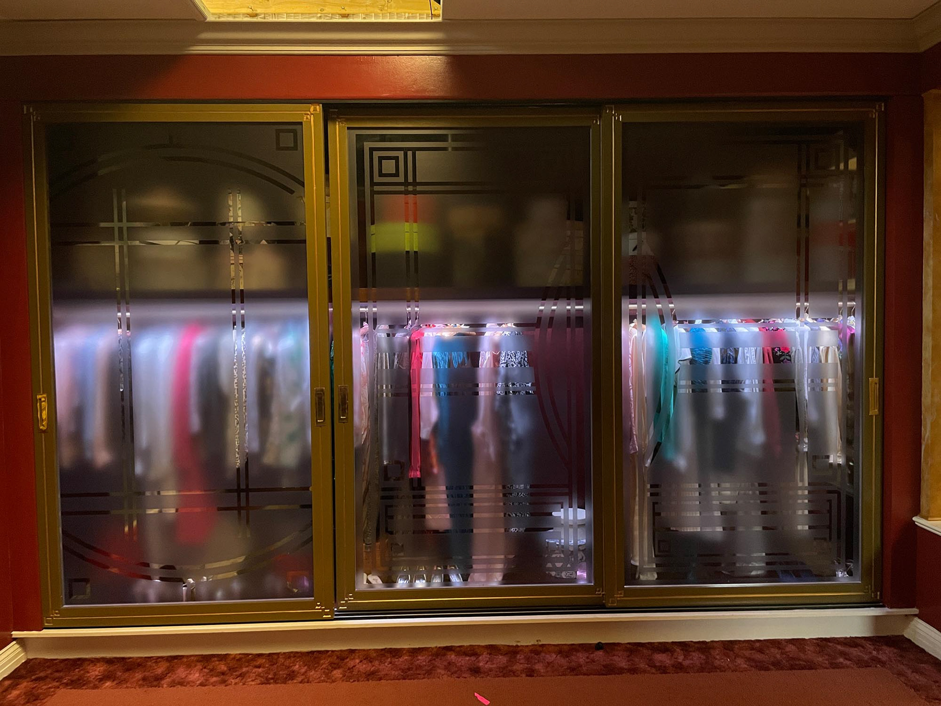 WALK-IN CLOSET