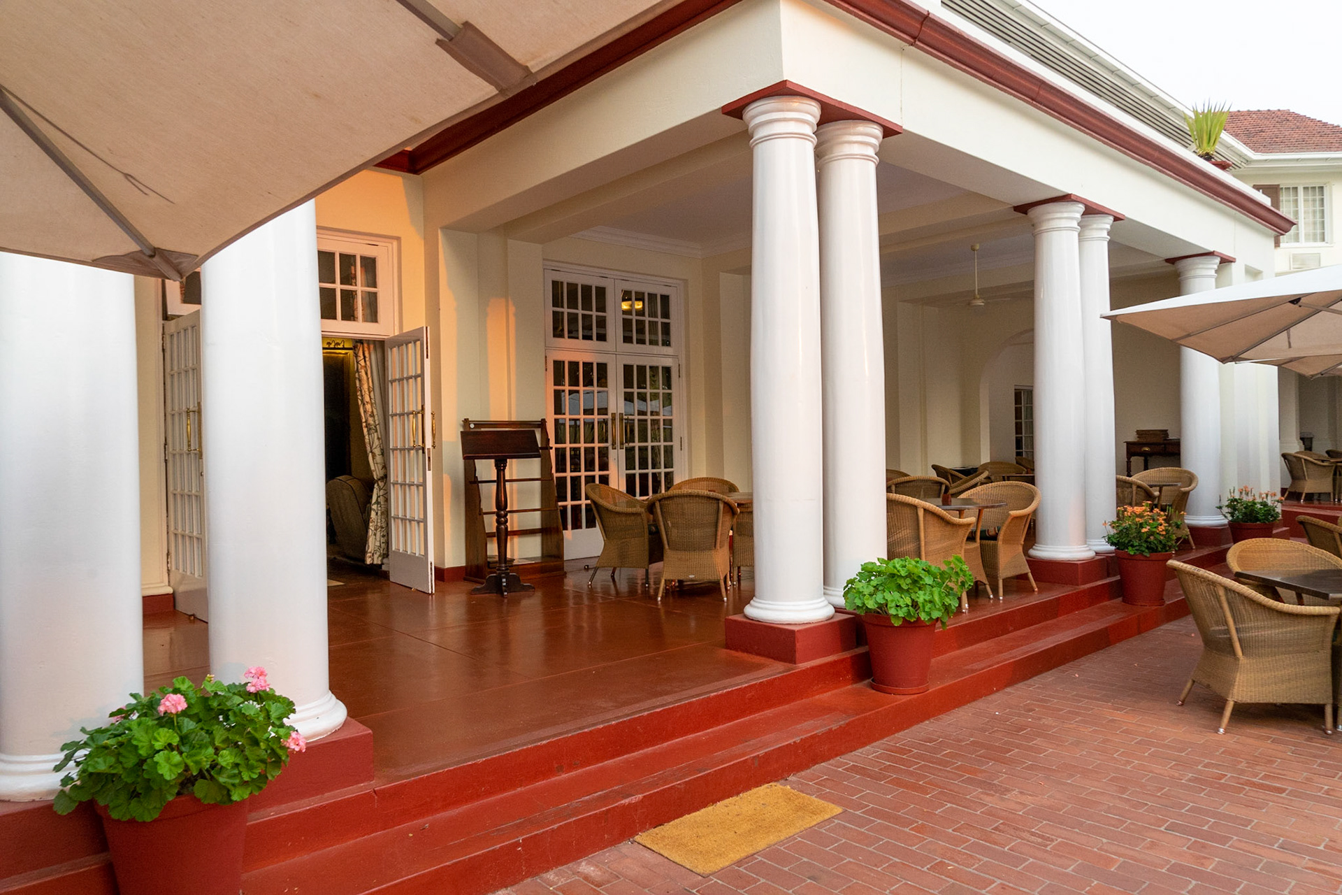 Victoria Falls Inn