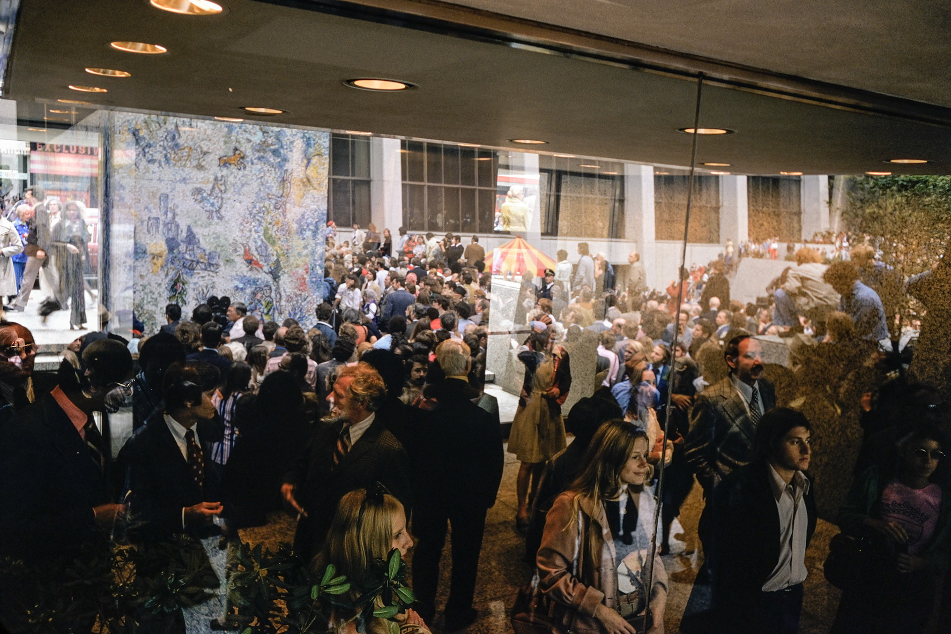 The Four Seasons and the crowd in reflection and interaction