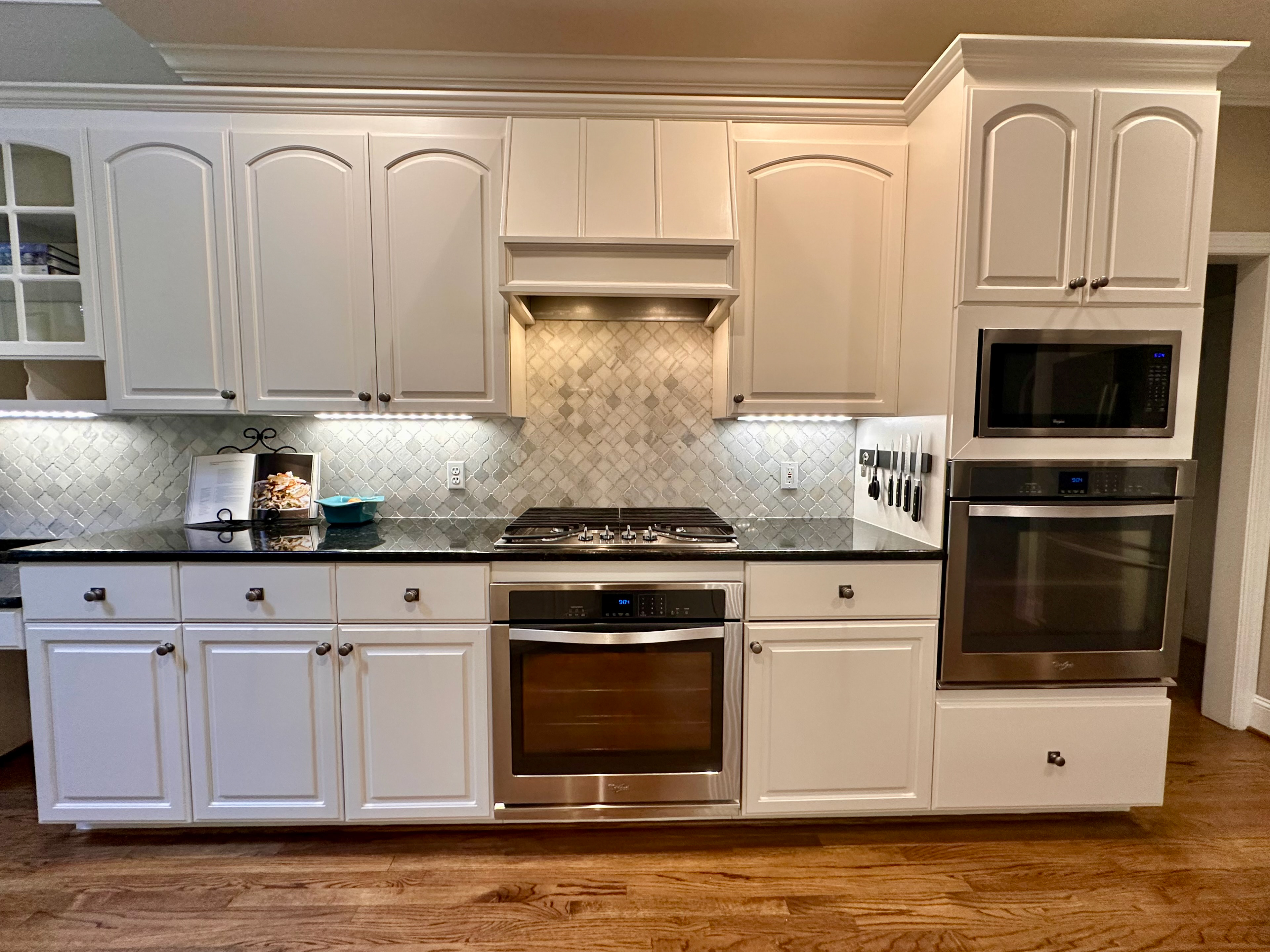 Two wall ovens, gas cooktop and microwave