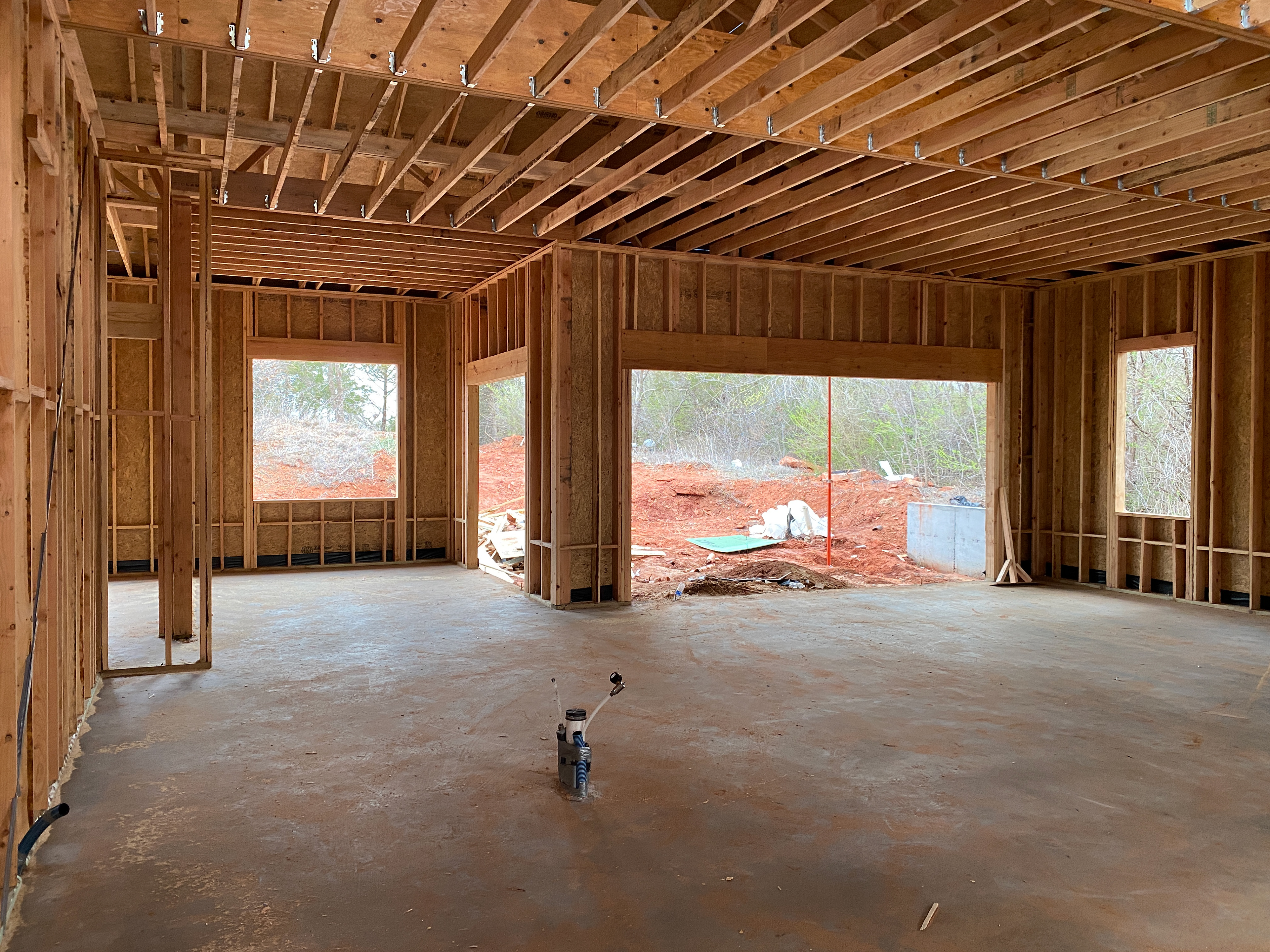 Living and dinning area, with an access to the back patio