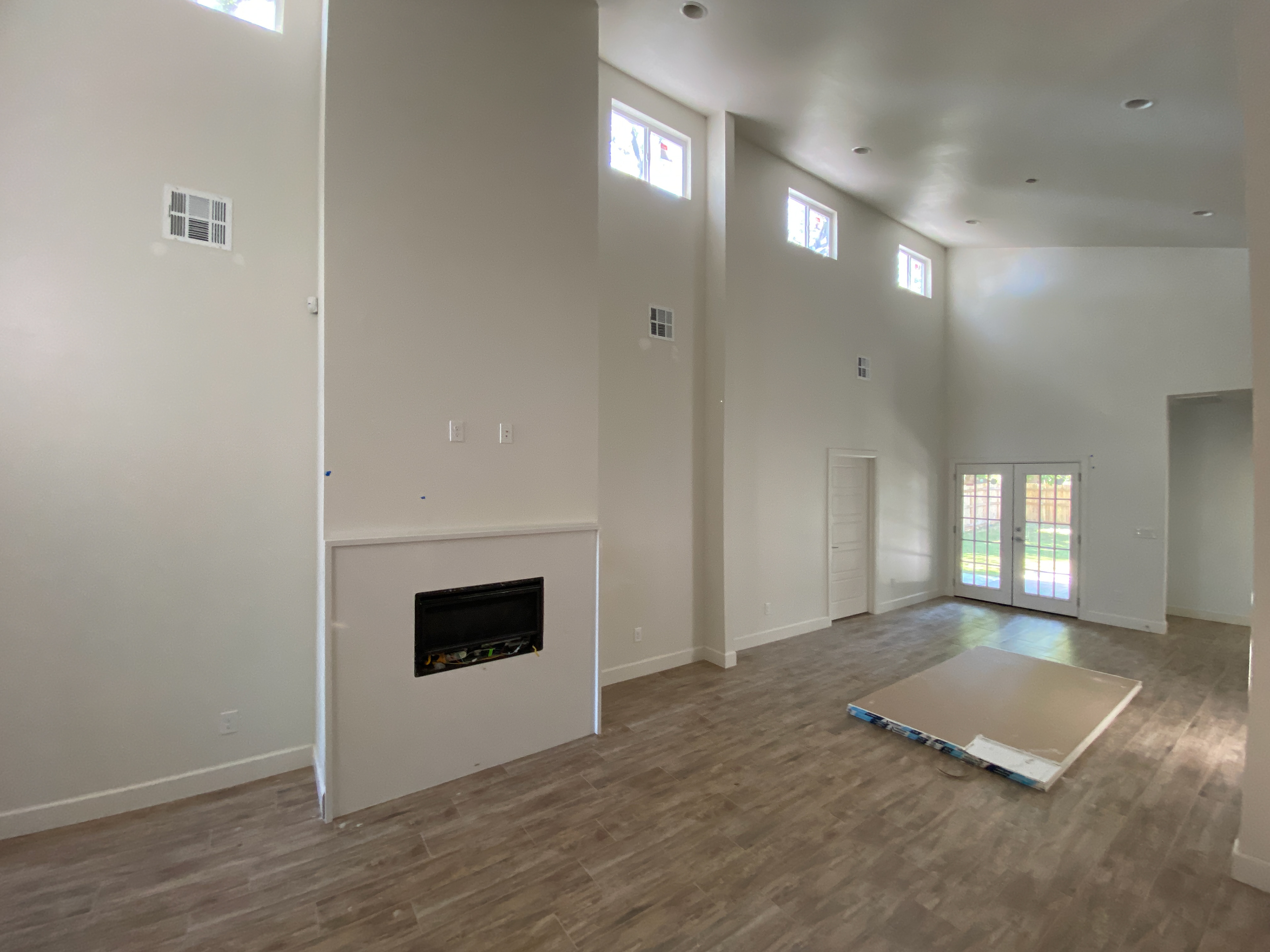 Fireplace / dinning area
