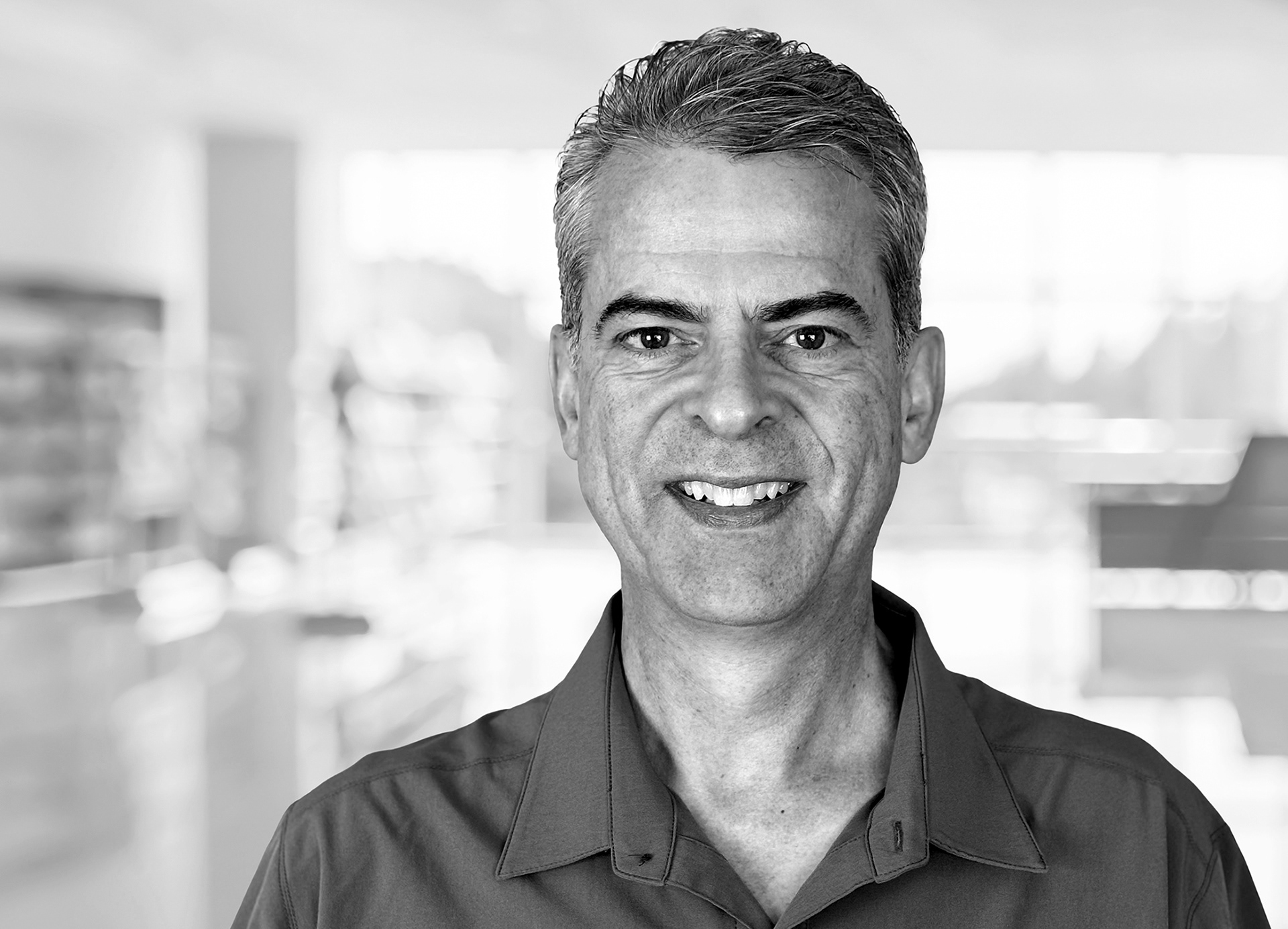 A seasoned freelancer in 2025. Portrait by Marian Hansen.