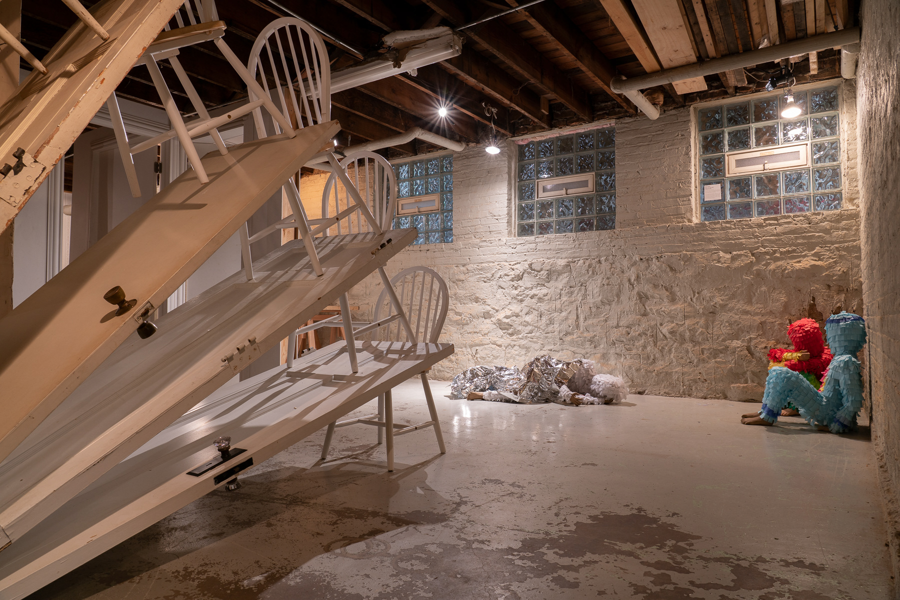 Entre (Between) by Alberto Aguilar (left) and Vamos estar bien and El Aguante by Moises Salazar (right)
