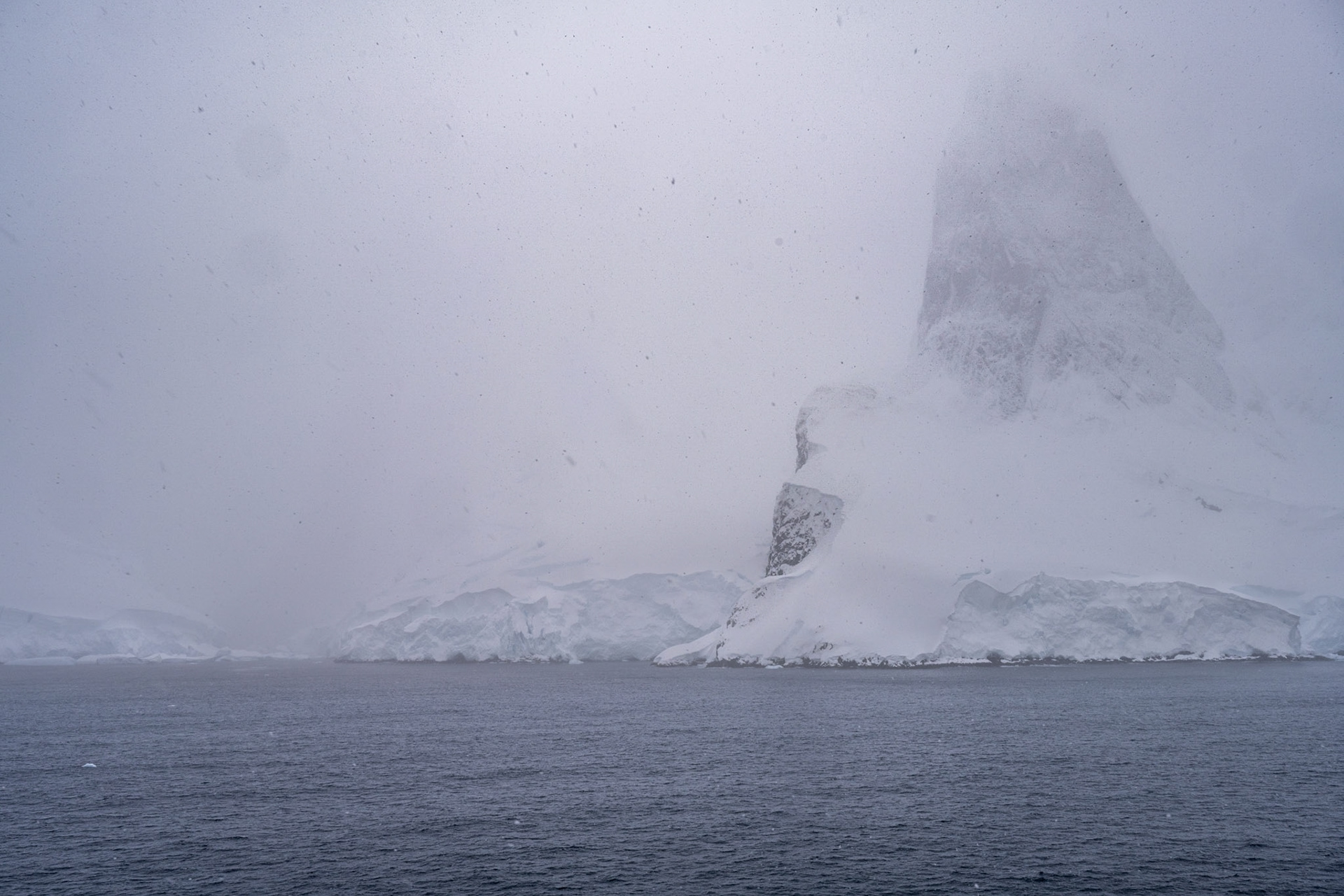 One of th Una Peaks, through the snow. Christmas Day, 2021