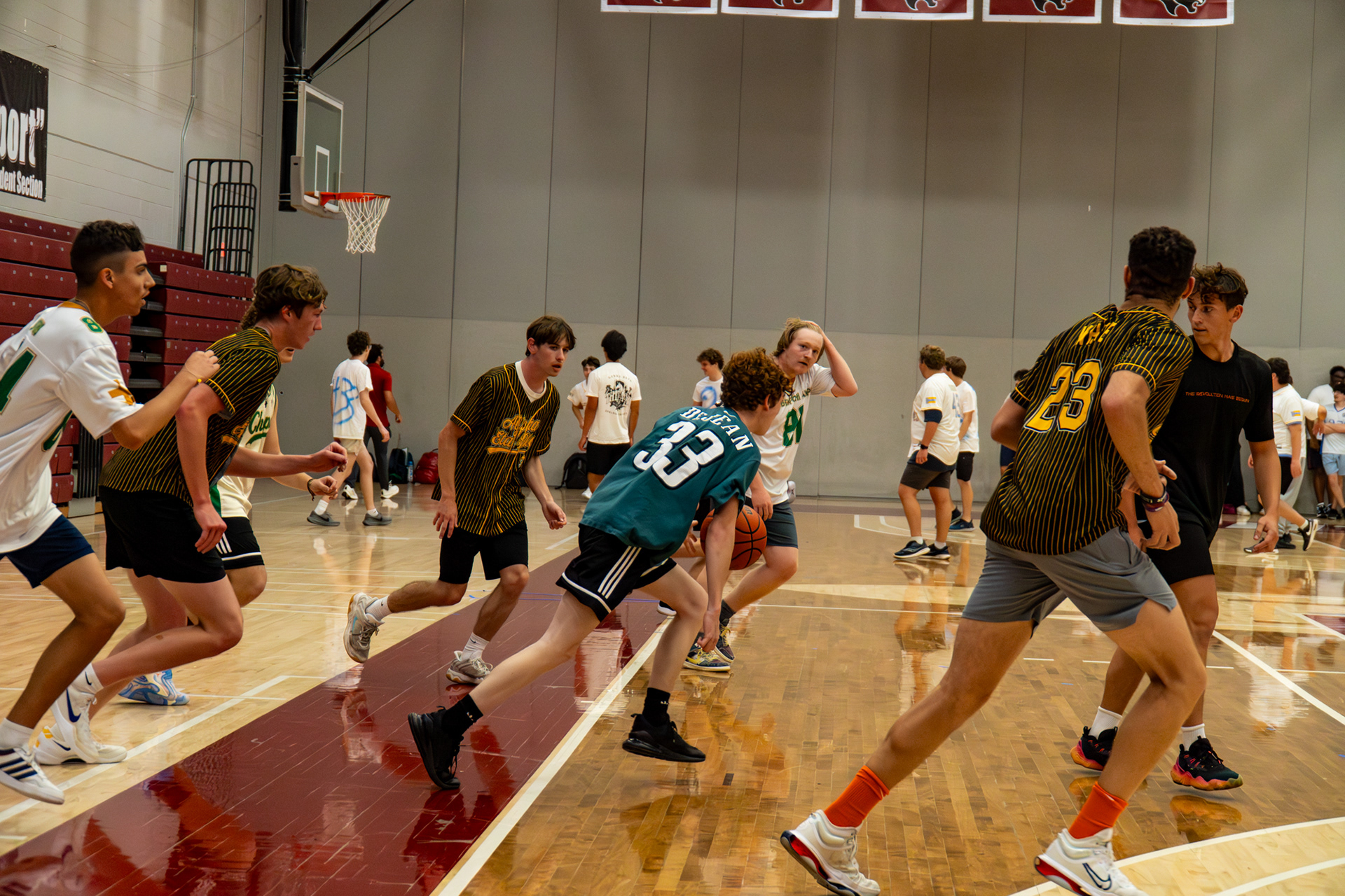 Men’s Alpha Eta Rho against Lambda Chi Alpha in the play-in round of basketball.