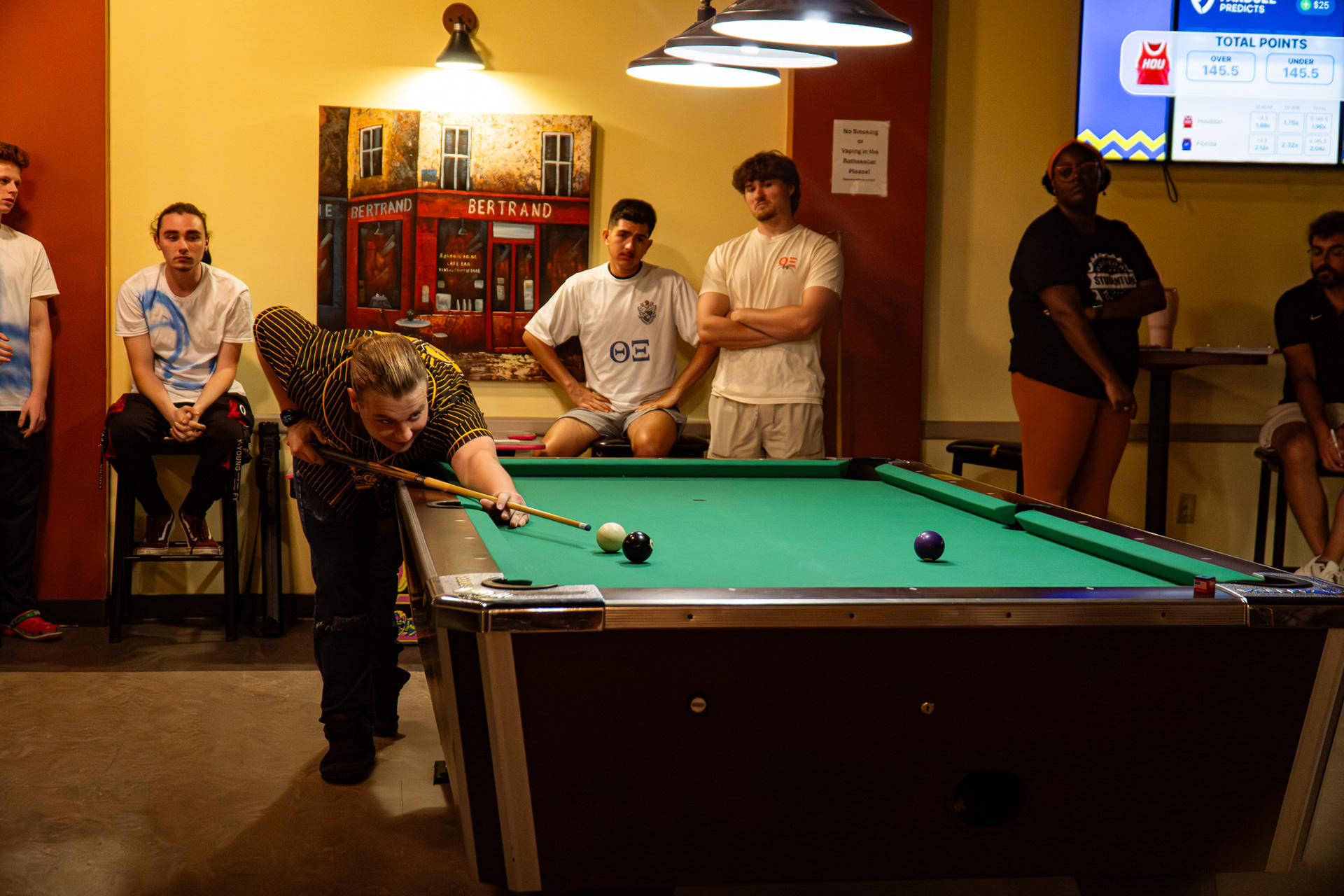 Men’s Alpha Eta Rho plays Pi Lambda Phi in the first round of billiards.