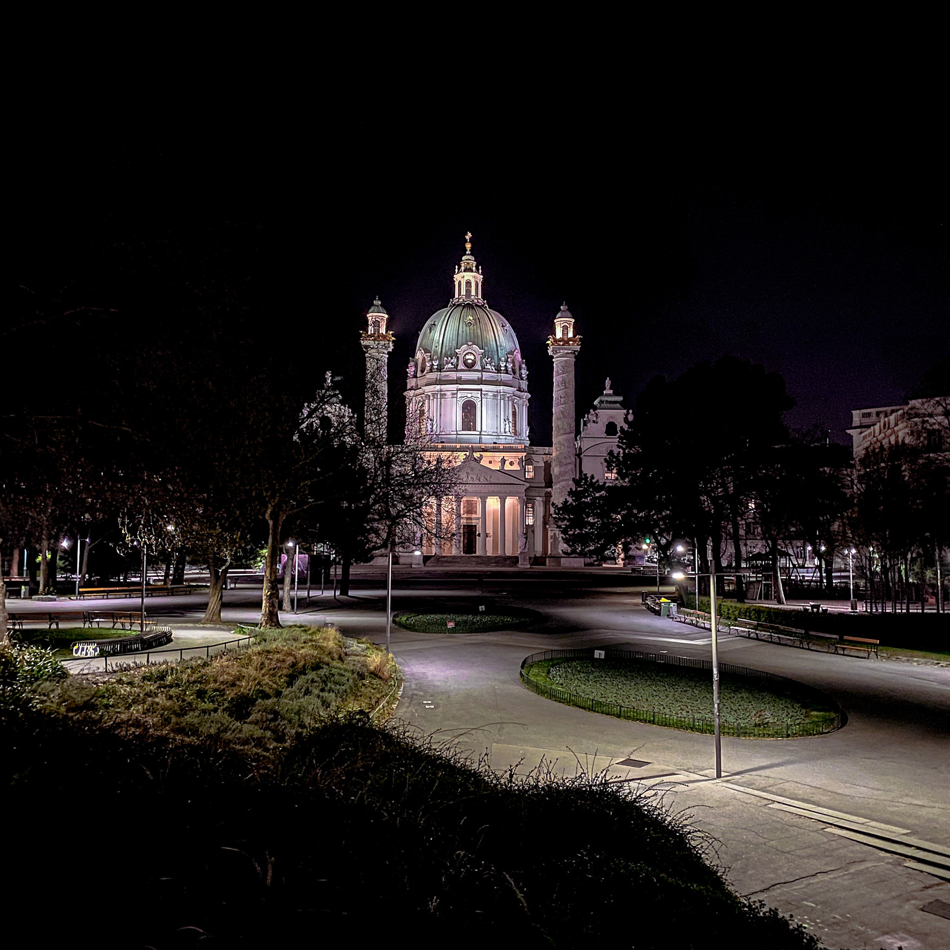 Another empty park in Vienna. that’s usually quite crowded.