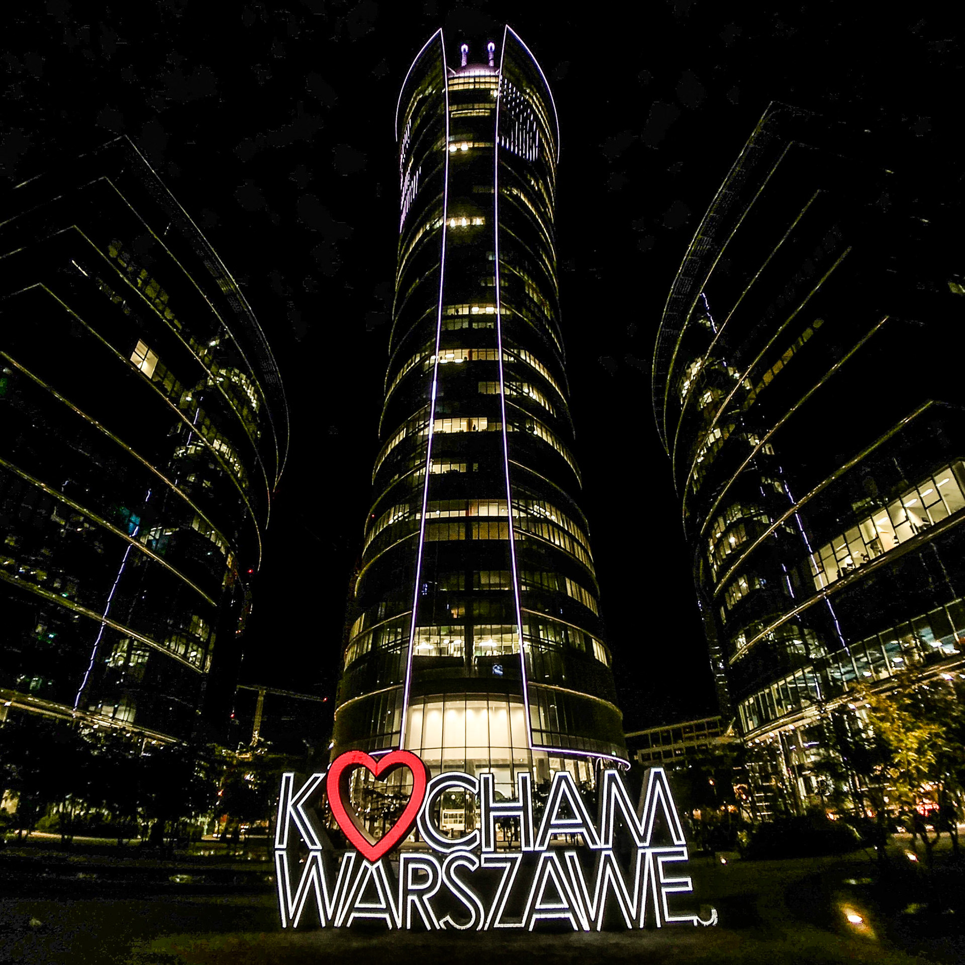 Welcome Warsaw! I managed to „have contact“ with police within 30 minutes of my arrival. Allegedly there’s a building on the left that must not be photographed.