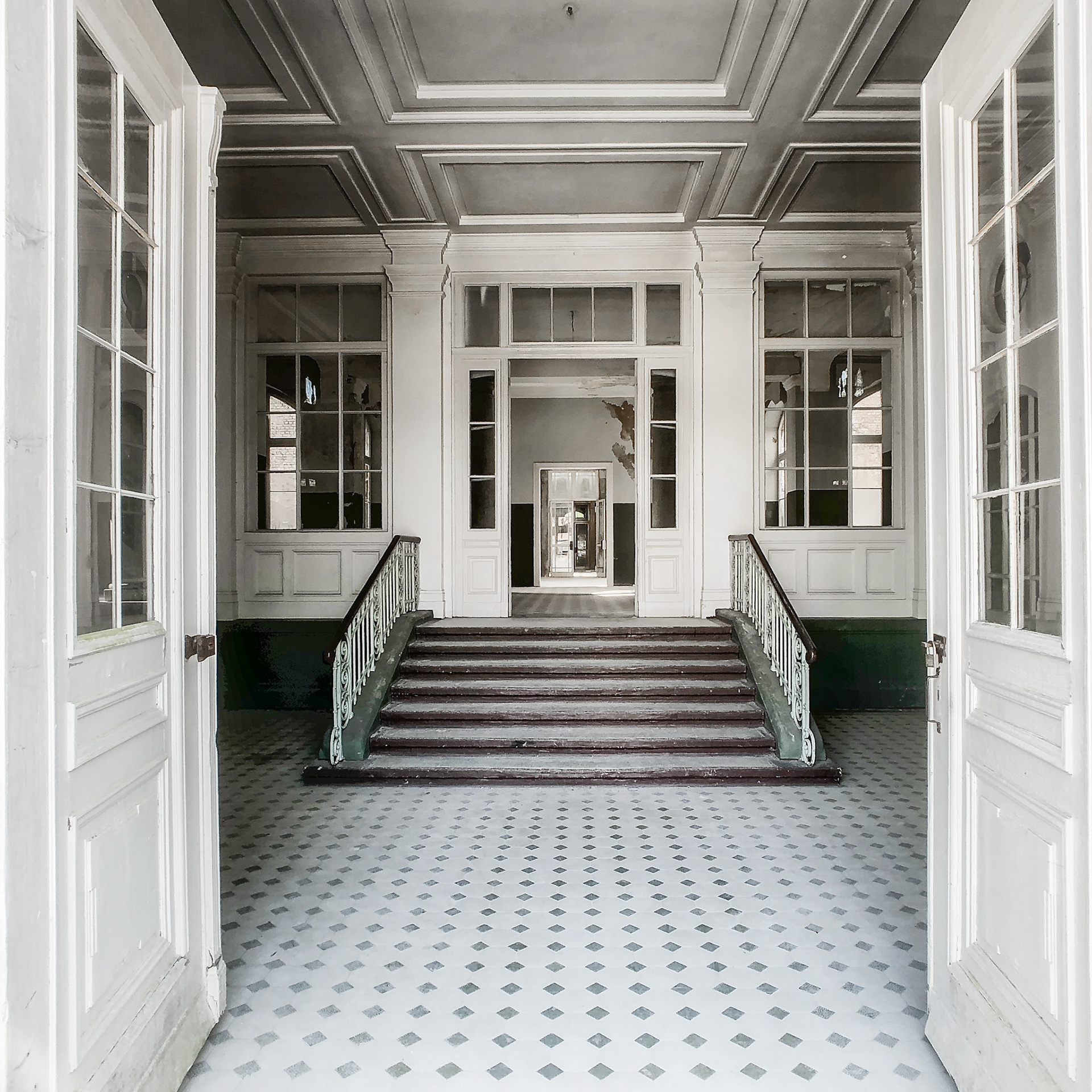 This part of the abandoned building at the Beelitz-Heilstätten was used in the movie “A cure for wellness” and therefore restored to its original state - before it started to decay 40 years ago.