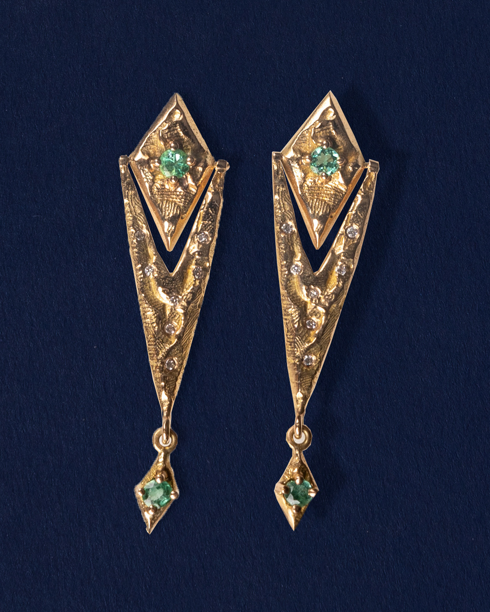 Tahani // 18k yellow gold, diamonds and Colombian emeralds