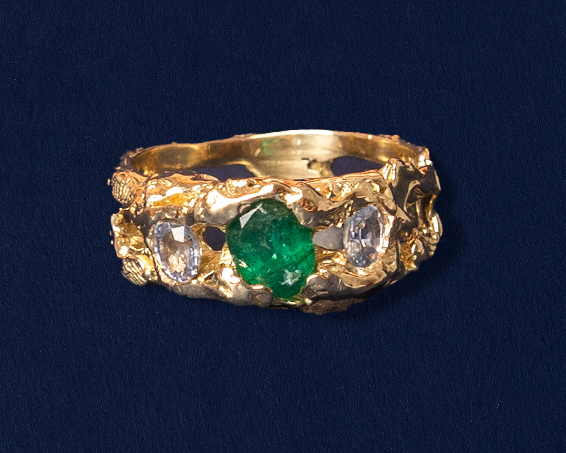 Chiara // 18k yellow gold, Zambian emerald and Ceylan sapphires