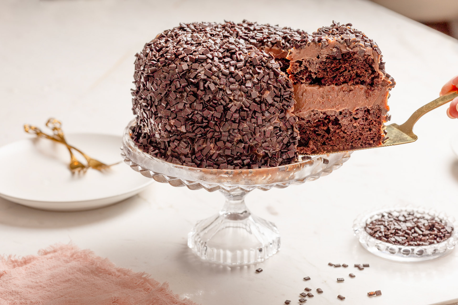 https://www.receiteria.com.br/receita/bolo-de-chocolate-recheado/