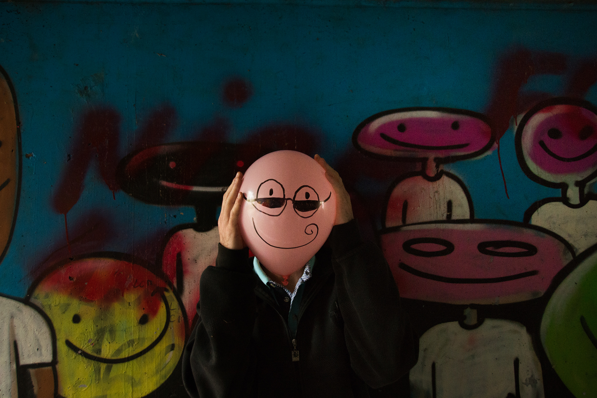 Il sourit tout le temps, même à la fi n du jour, même lorsqu’il est fatigué. Il sourit tout le temps et nous, ça nous fait rire.