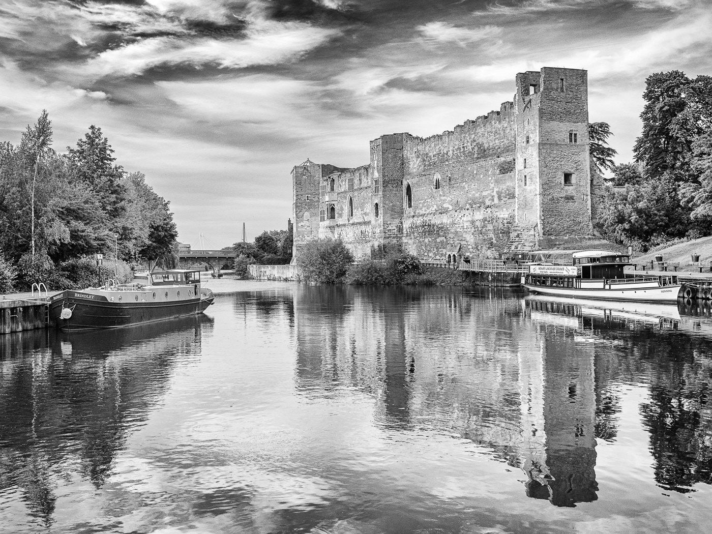 Newark Castle by Stuart Crump