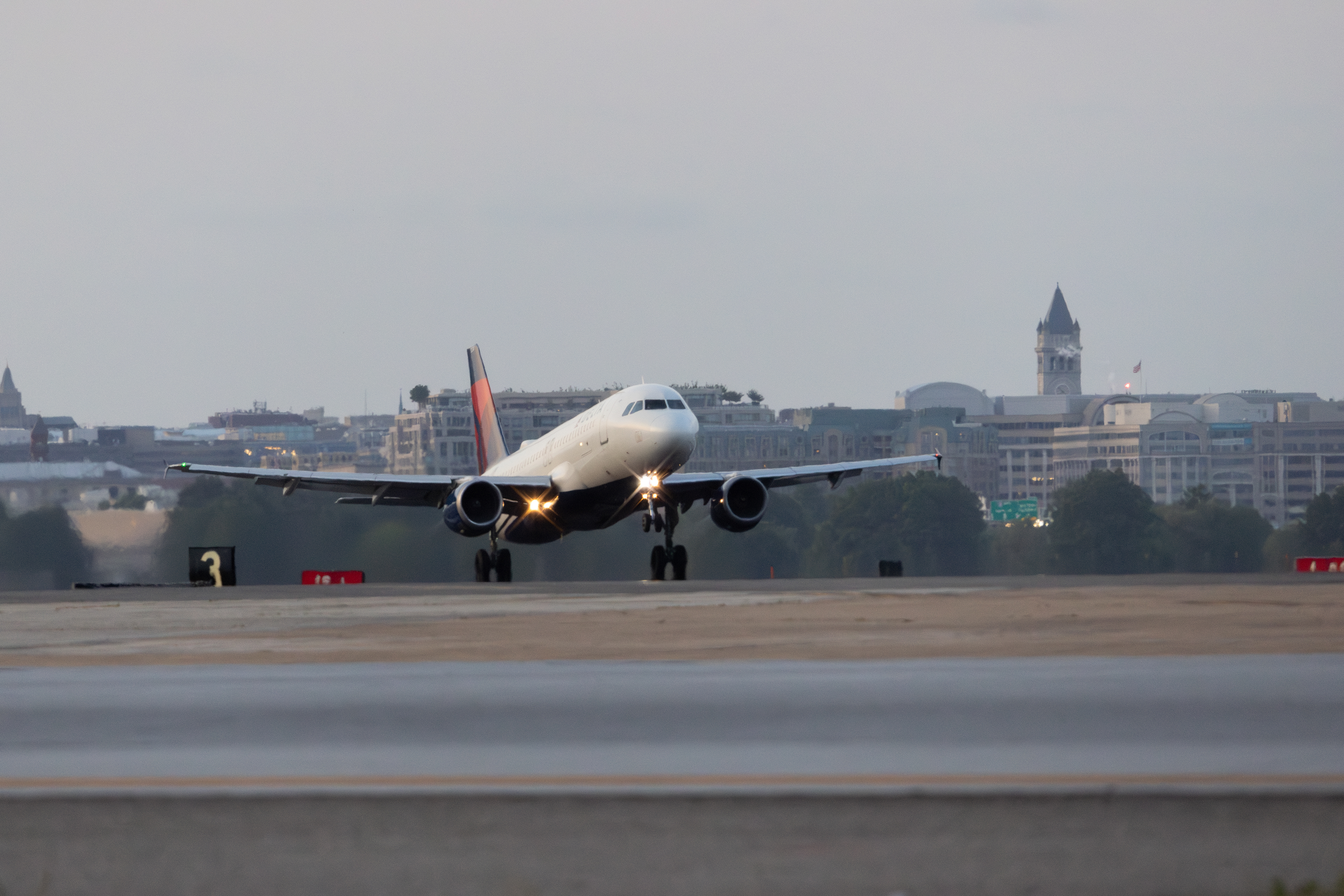 Delta Airlines A320 DCA Departure