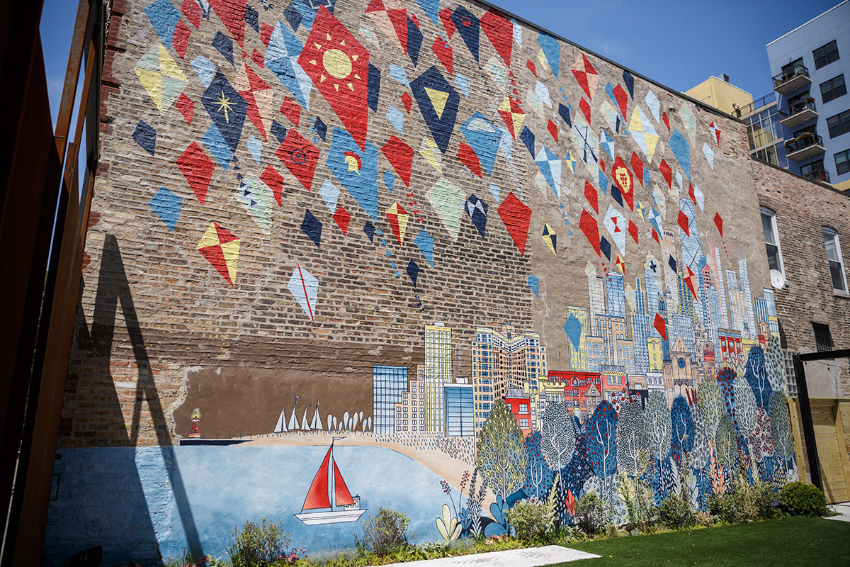Full view of the Edgewater Mural, with kites flying above a Chicago and Edgewater skyline