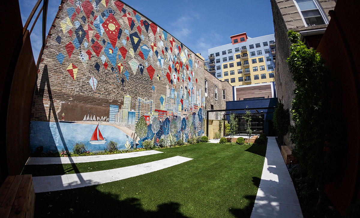 Full view of Edgewater mural, in the grounds of the Lytle House