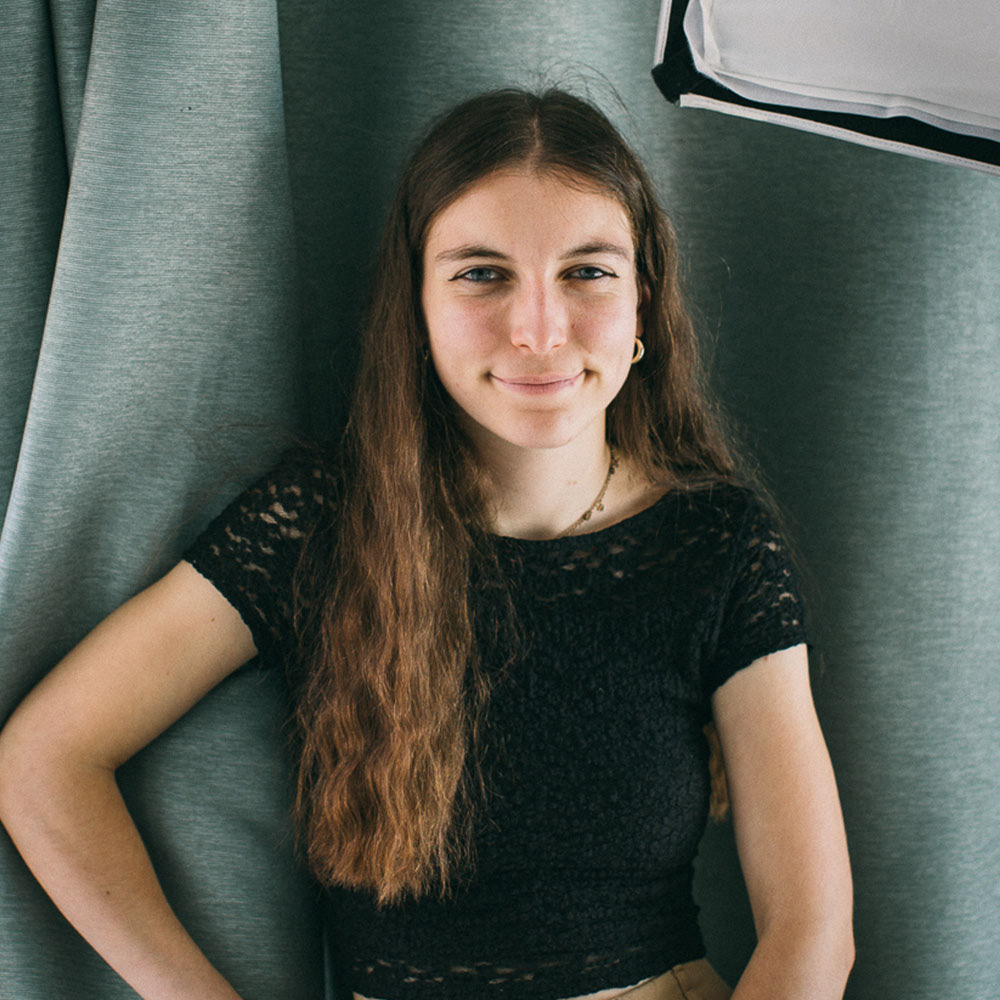 Carla, 2nd assistante caméra