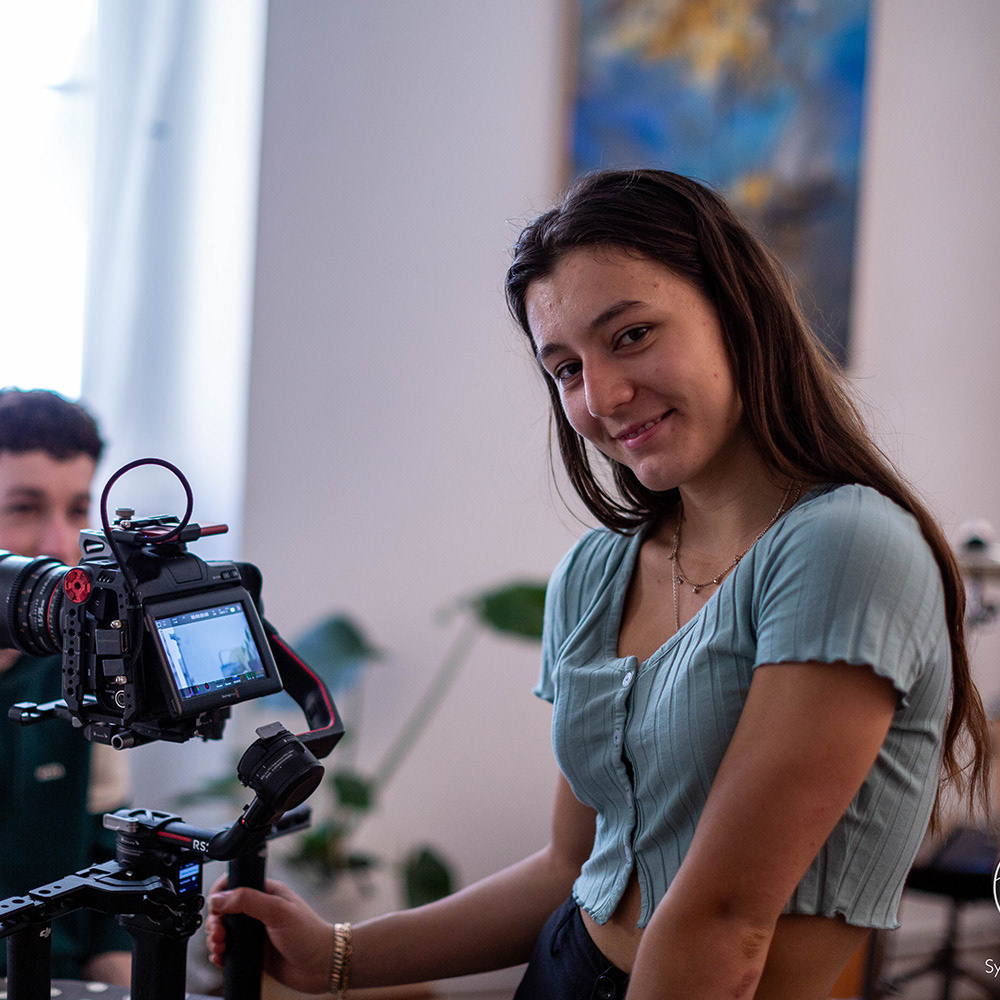 Hanaé, 1er assistante-caméra