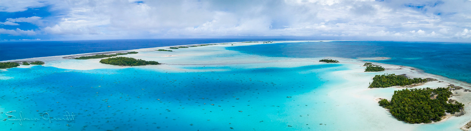 Blue lagoon in Rangiro (Tuamotu - French Polynesia)