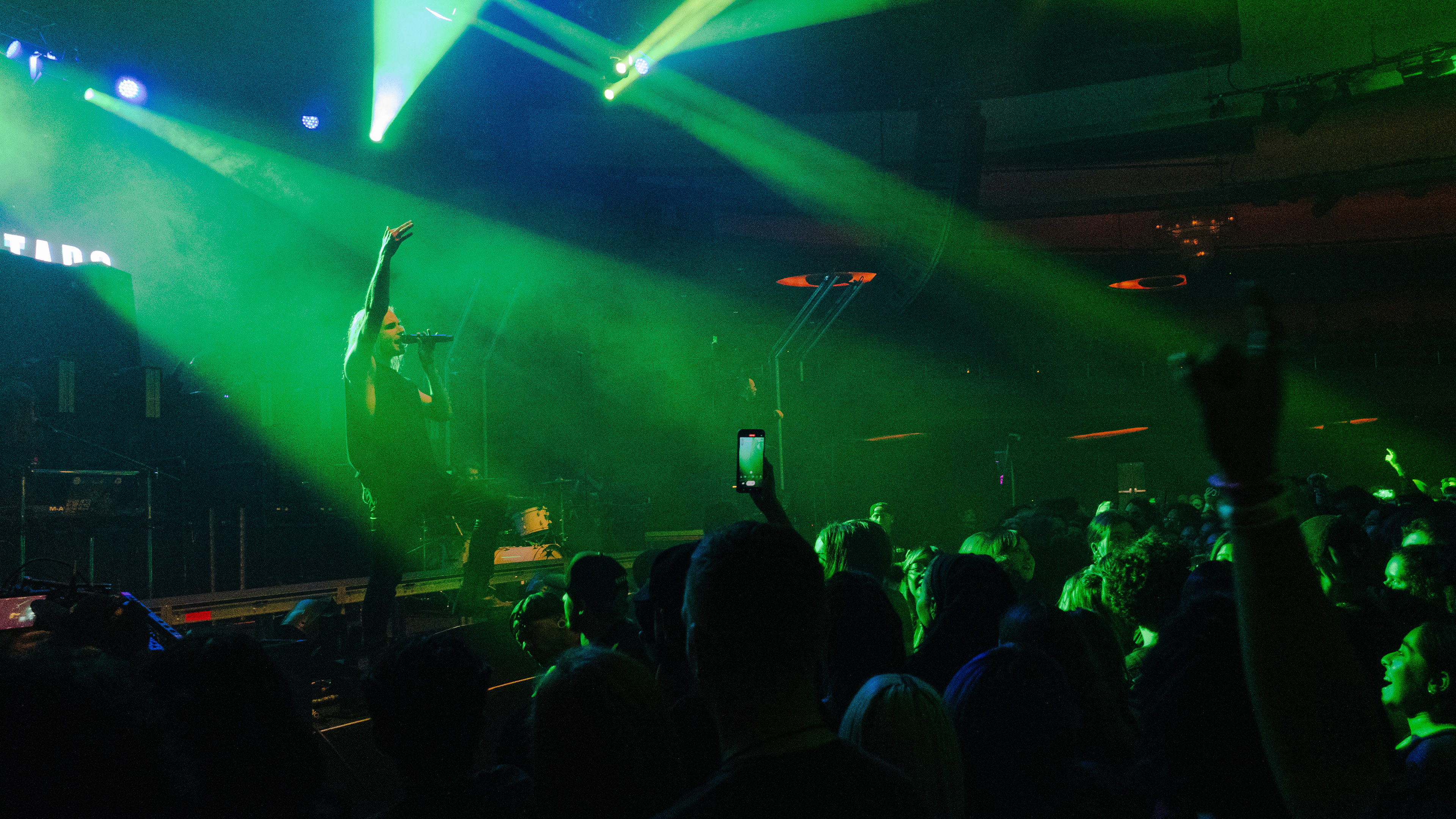Devon Oliver & Crowd