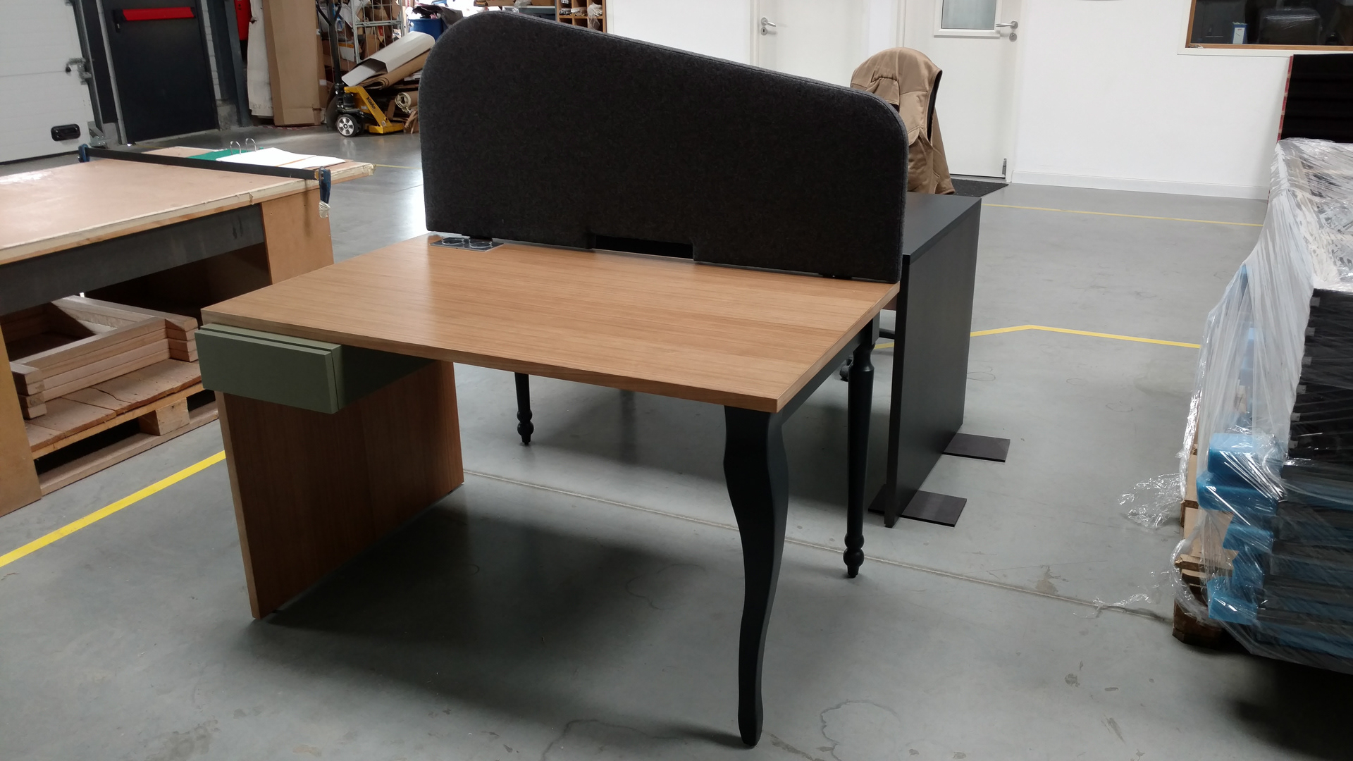 1er de série d'un bureau design avant la fabrication en série