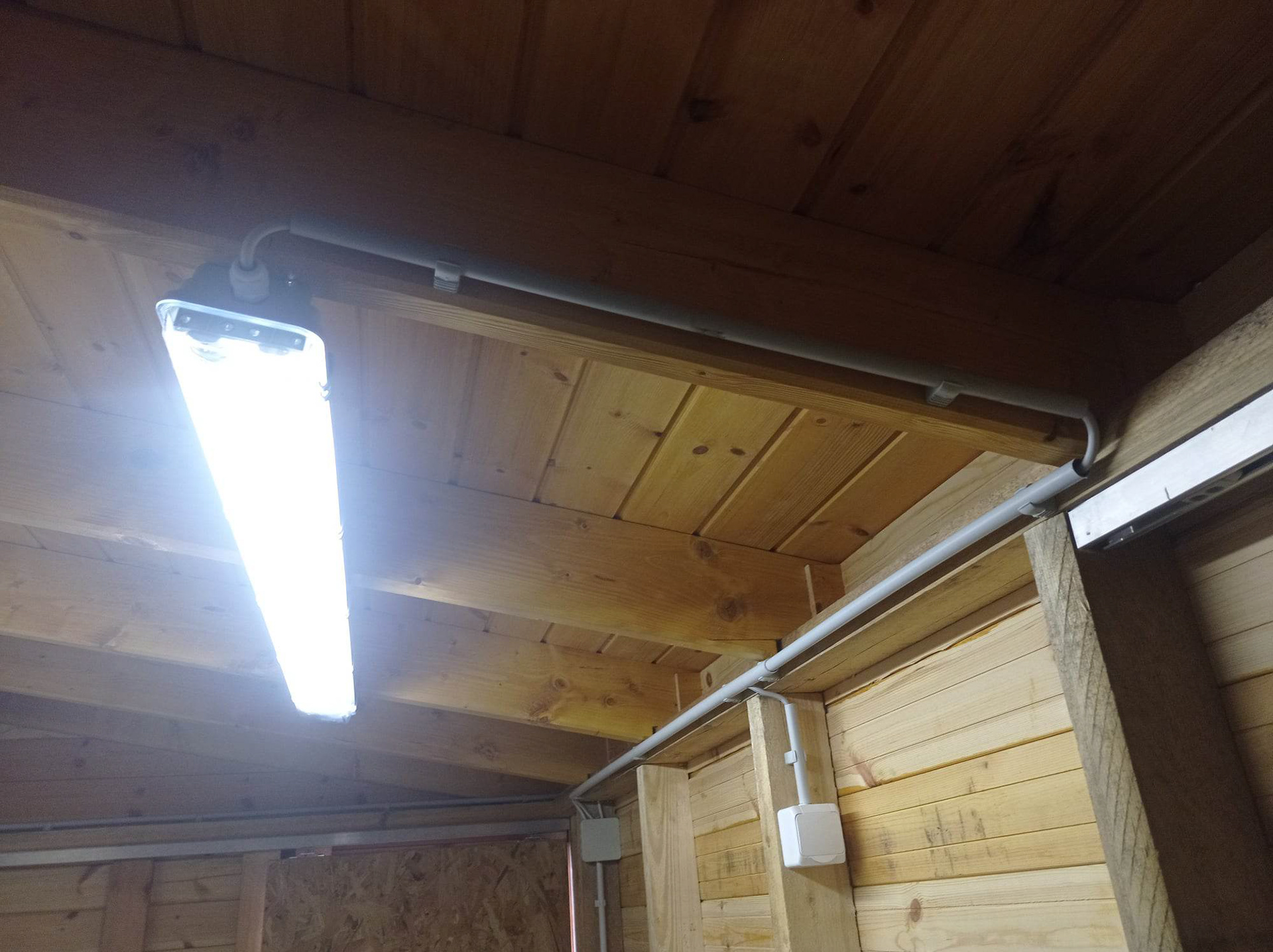 faház villamosítása