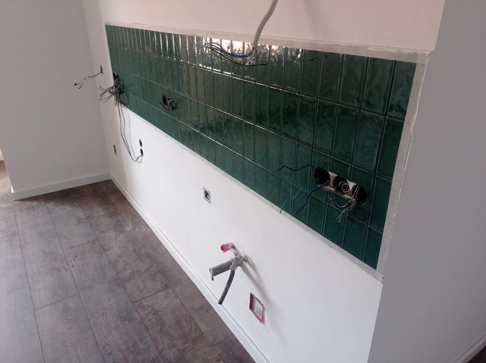 konyhai fal kiállások kapcsolók konnektorok