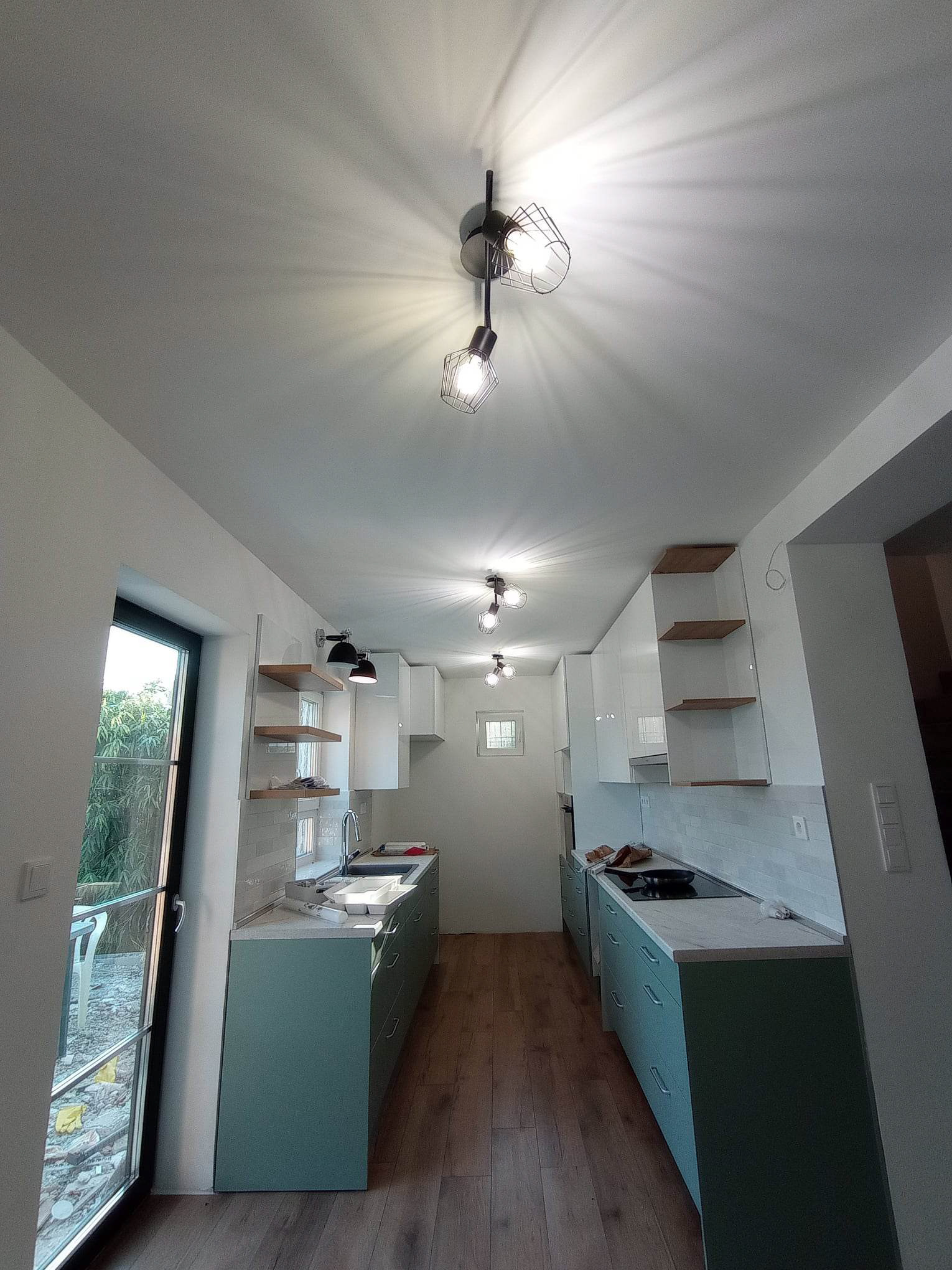 szerelvényezés lámpa szerelés